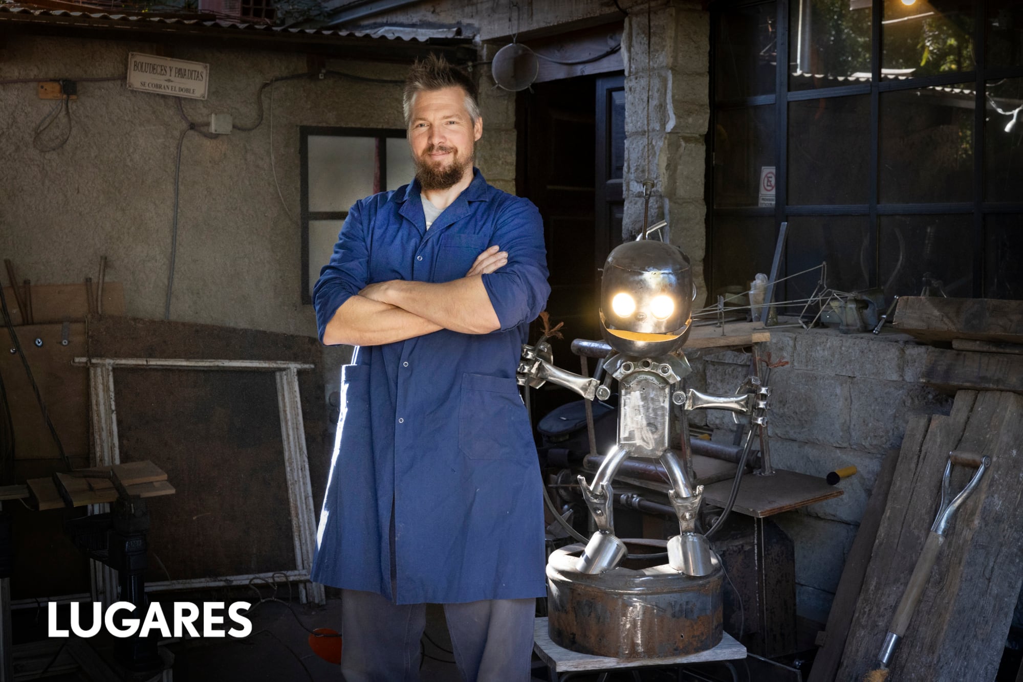 El ladrón de chatarra: recoge lo que otros descartan para construir originales esculturas cinéticas