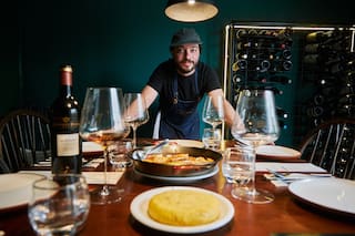 Dejó el mundo corporativo y abrió un restaurante de cuatro mesas en su casa