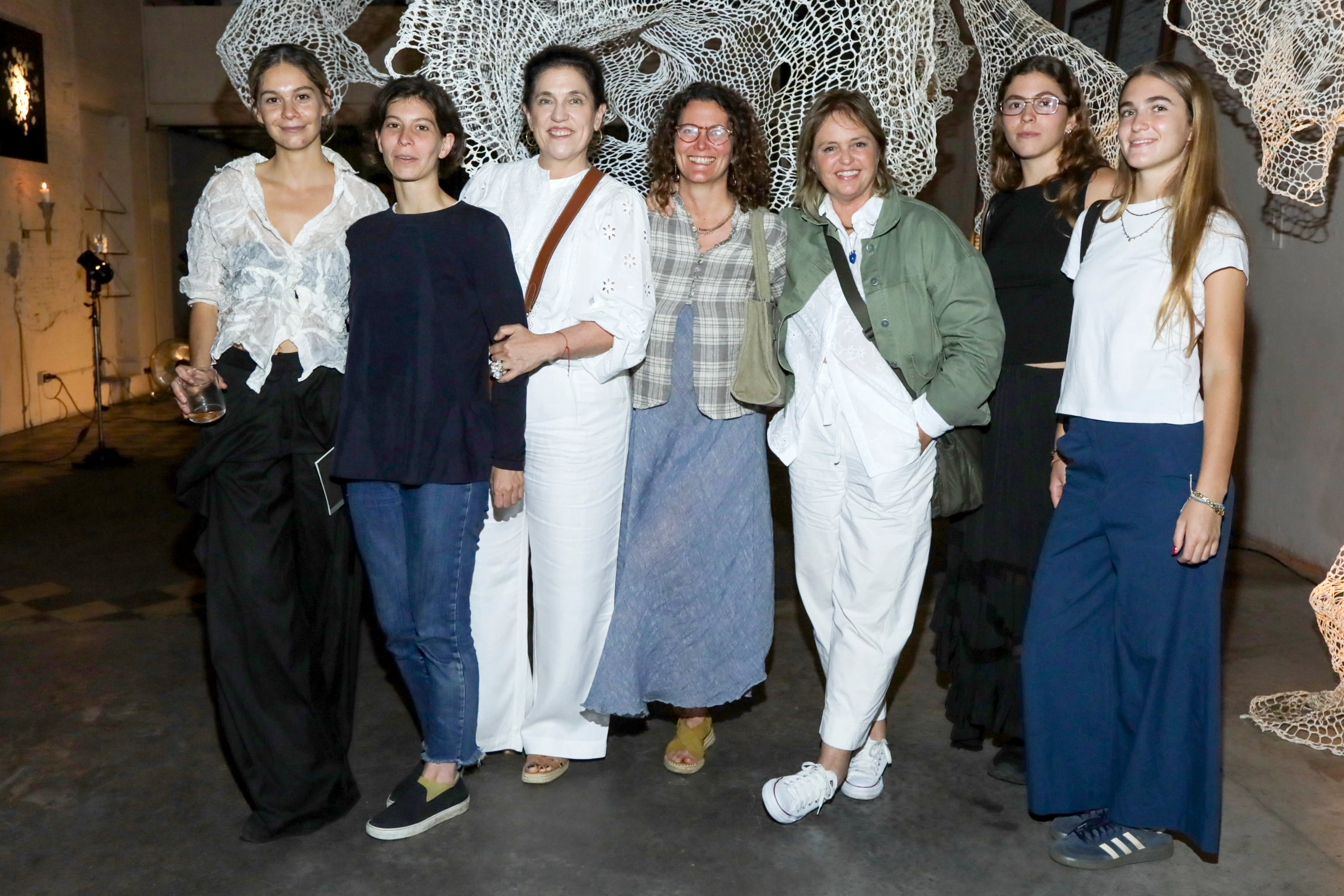 De izquierda a derecha: Milagros, Azul Pereda, Ximena de Elizalde, Matilde Pereda Born (tía de Milagros), Ioana Menéndez y Violeta y Antonia Casabal