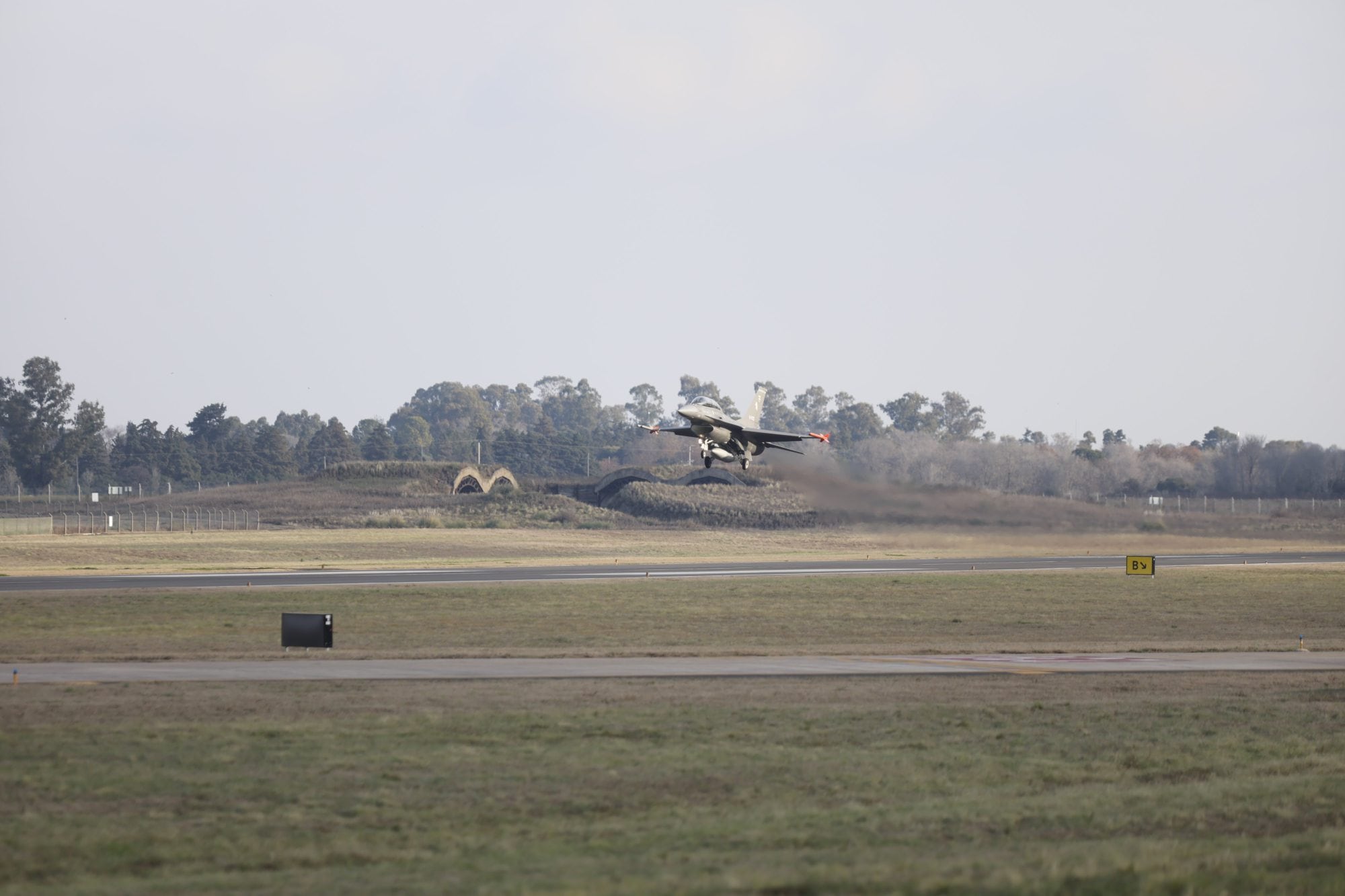 Ocho interrogantes detrás del programa de aviones F-16 que el Gobierno no responde 7 Media day sistema de armas F16 en area Material Rio Cuarto , Cordoba presentacion de los 6 primeros aviones de 24 comprados a Dinamarca