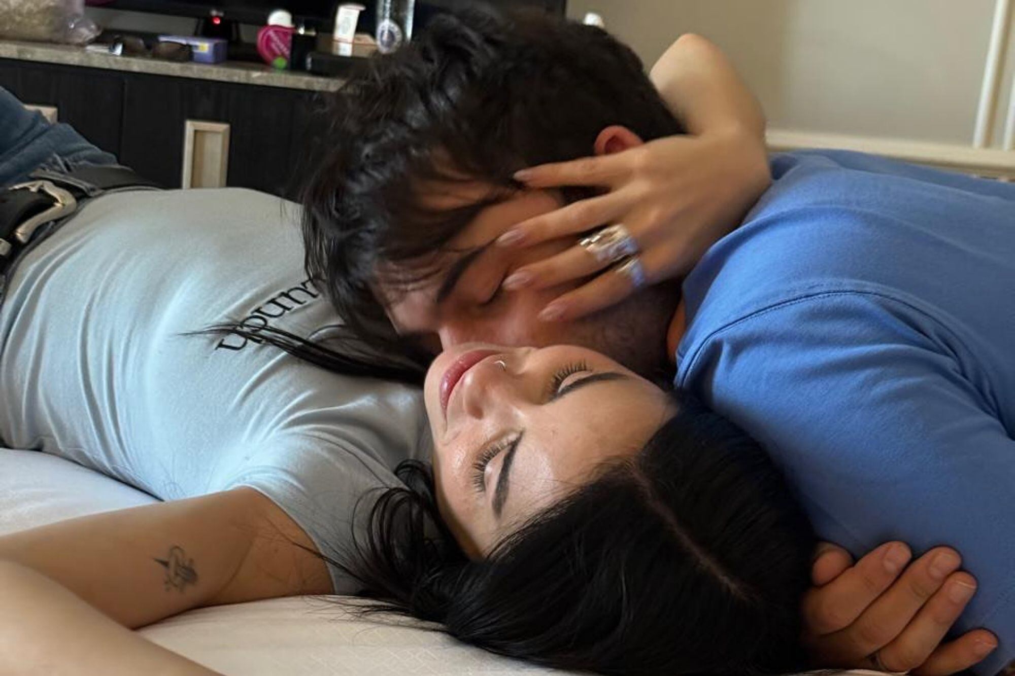 En septiembre, la cantante viajó al Festival de San Sebastián y estuvo acompañada por el conductor de Gelatina