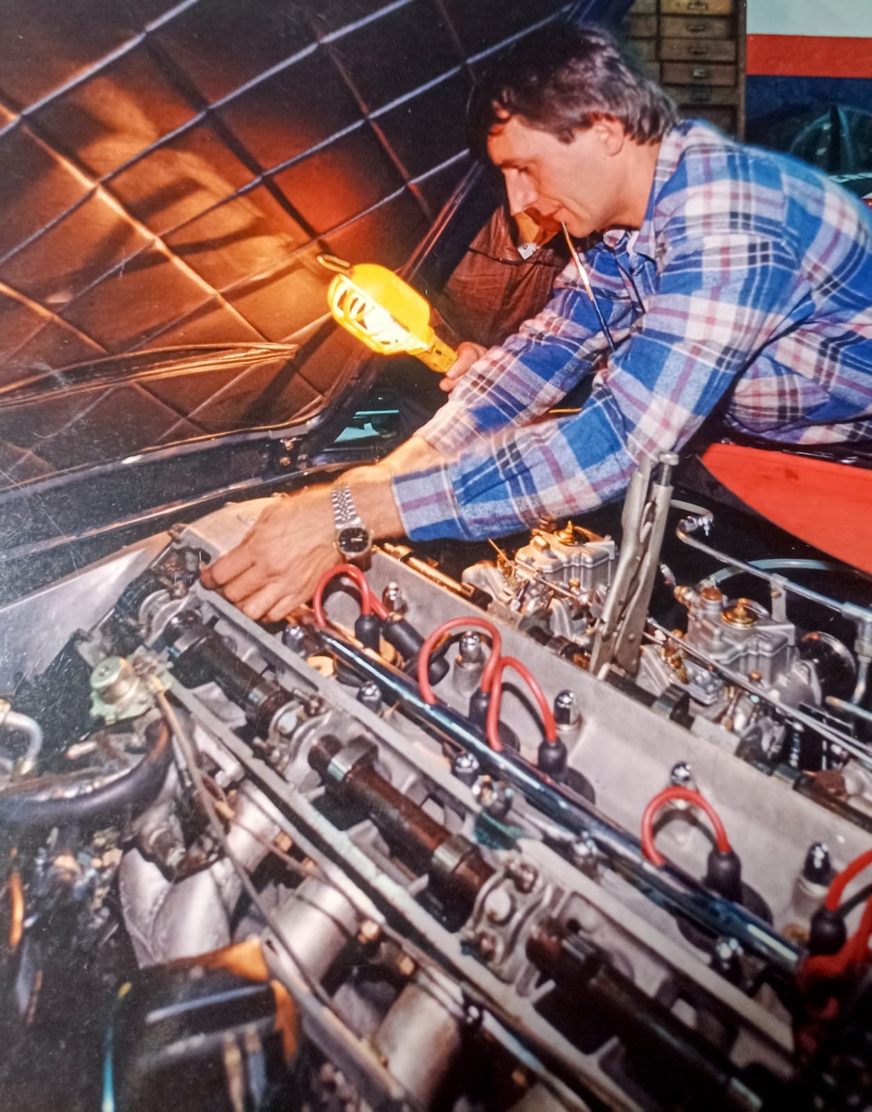 Purriños en su juventud, siempre junto a los motores