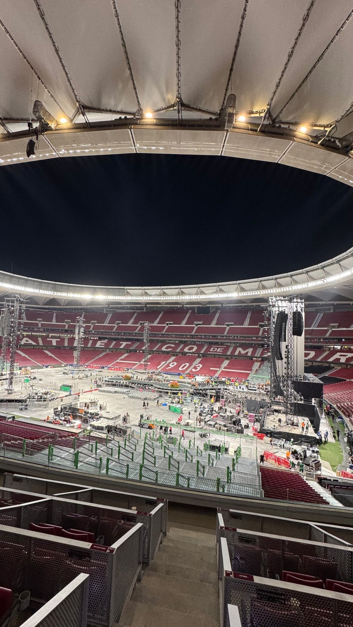 Nico Occhiato mostró cómo estaba el estadio del Atlético de Madrid antes del concierto de Lola Índigo
