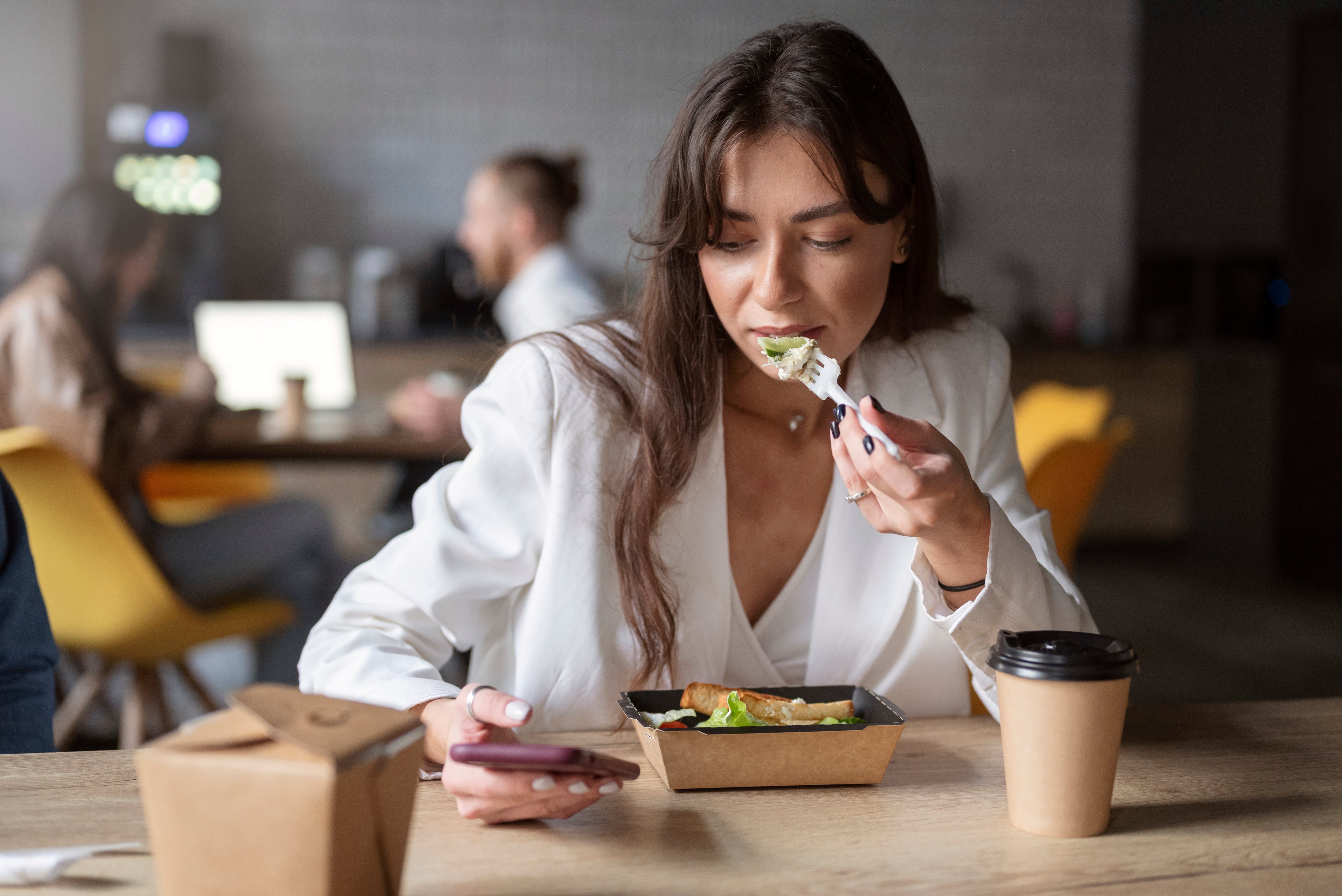 La somnolencia tras comer puede indicar problemas de salud (Foto de carácter ilustrativo: Freepik)