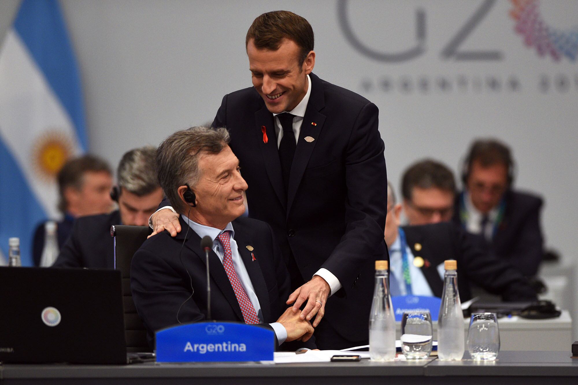 El presidente Mauricio Macri, junto al presidente de Francia, Emmanuel Macron, durante el segundo día de sesión plenaria de la cumbre de líderes del G20