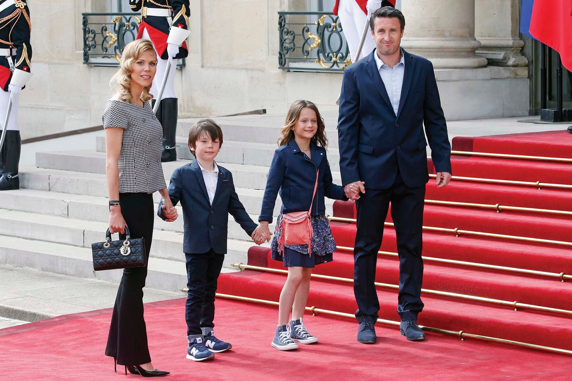 Con su
ex, el gastroenterólogo
Antoine Choteau –padre
de sus hijos, Elise y
Aurèle–, de quien se
separó el año pasado