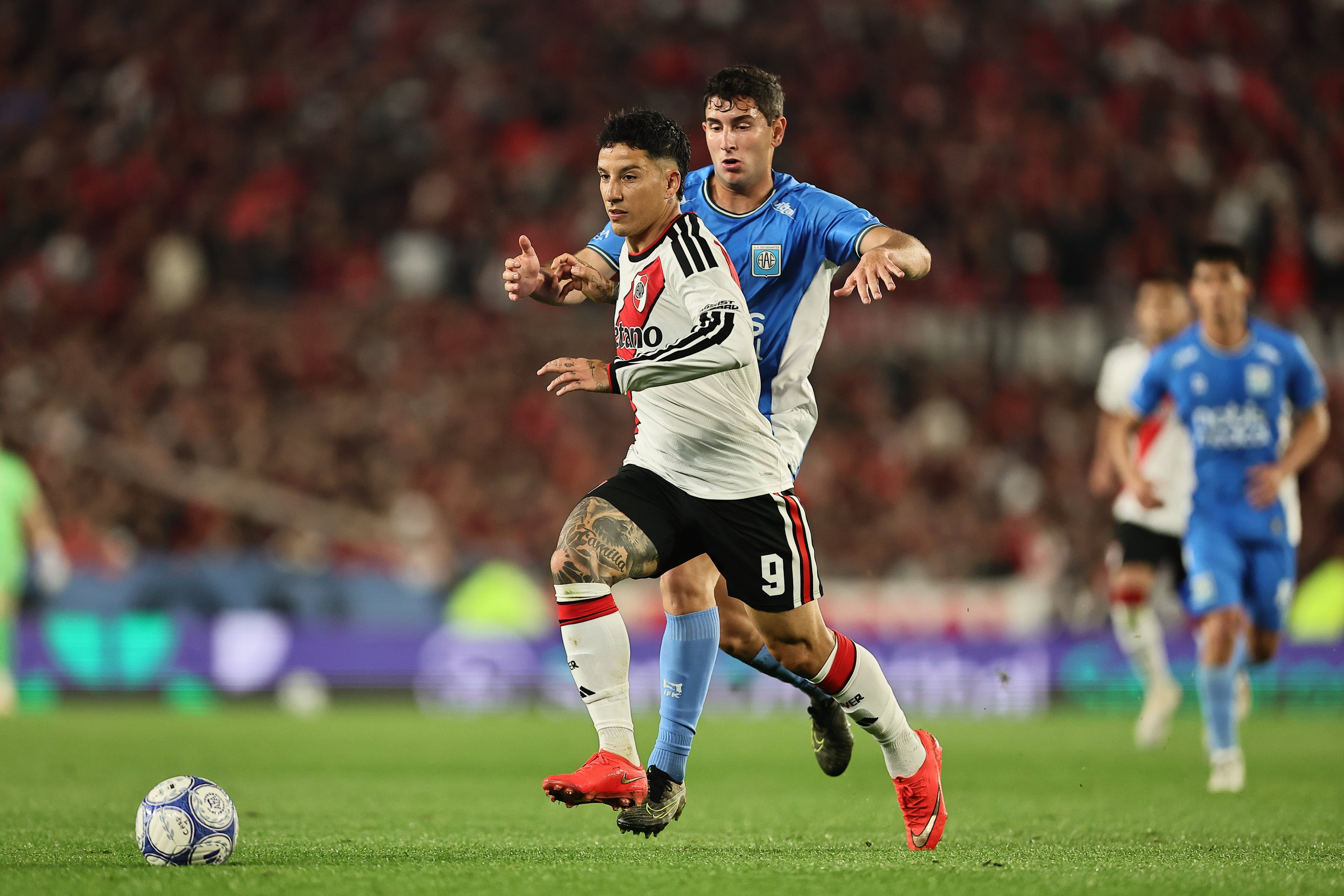 Encara Driussi, que no estuvo cerca del gol