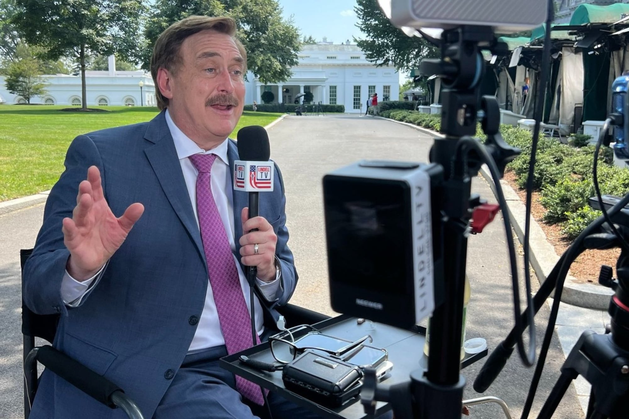 Mike Lindell, candidato en Minnesota, es fundador de la empresa MyPillow, especializada en productos para el descanso