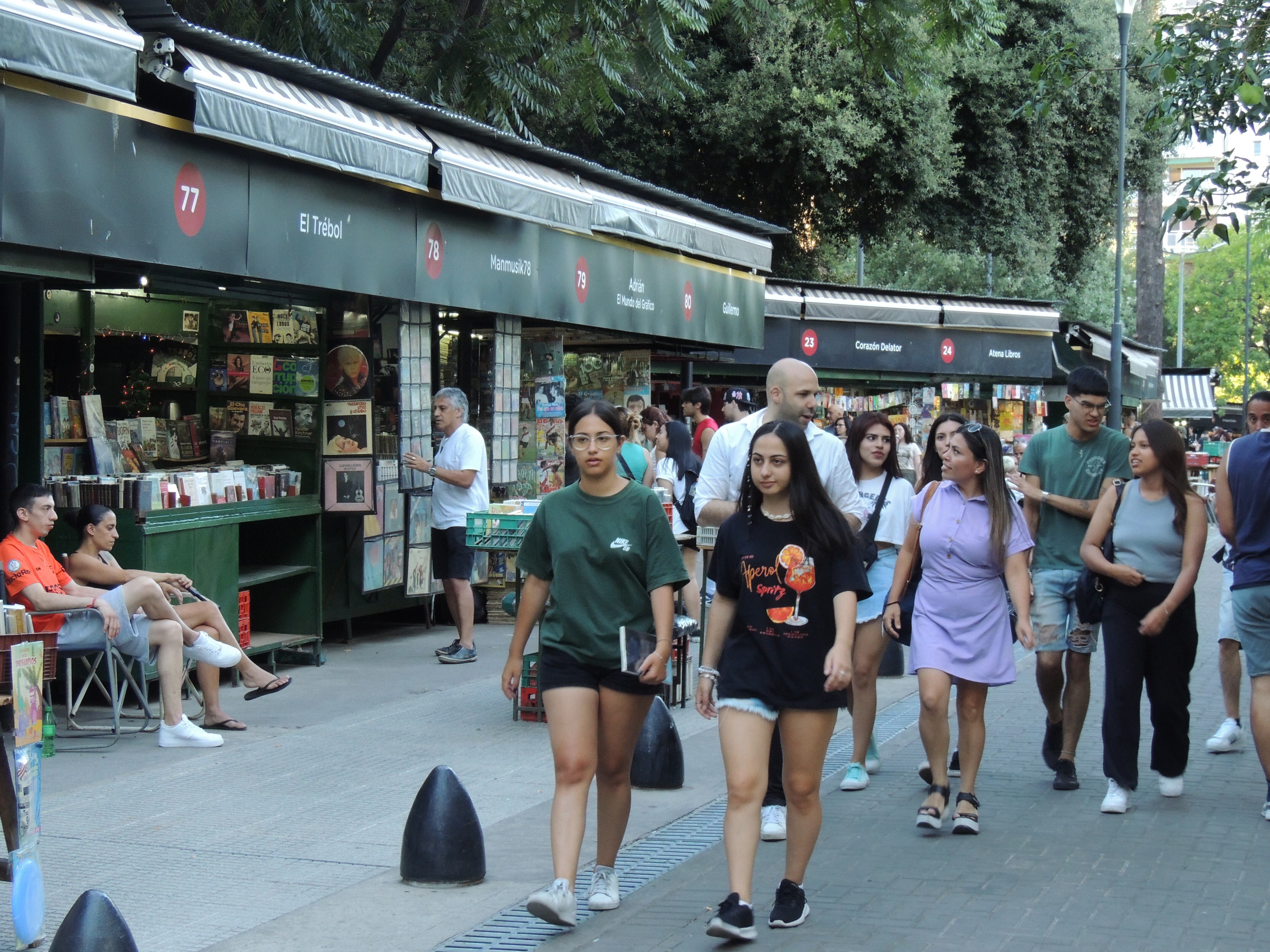 Tradicional feria de libros usados y nuevos de Parque Rivadavia