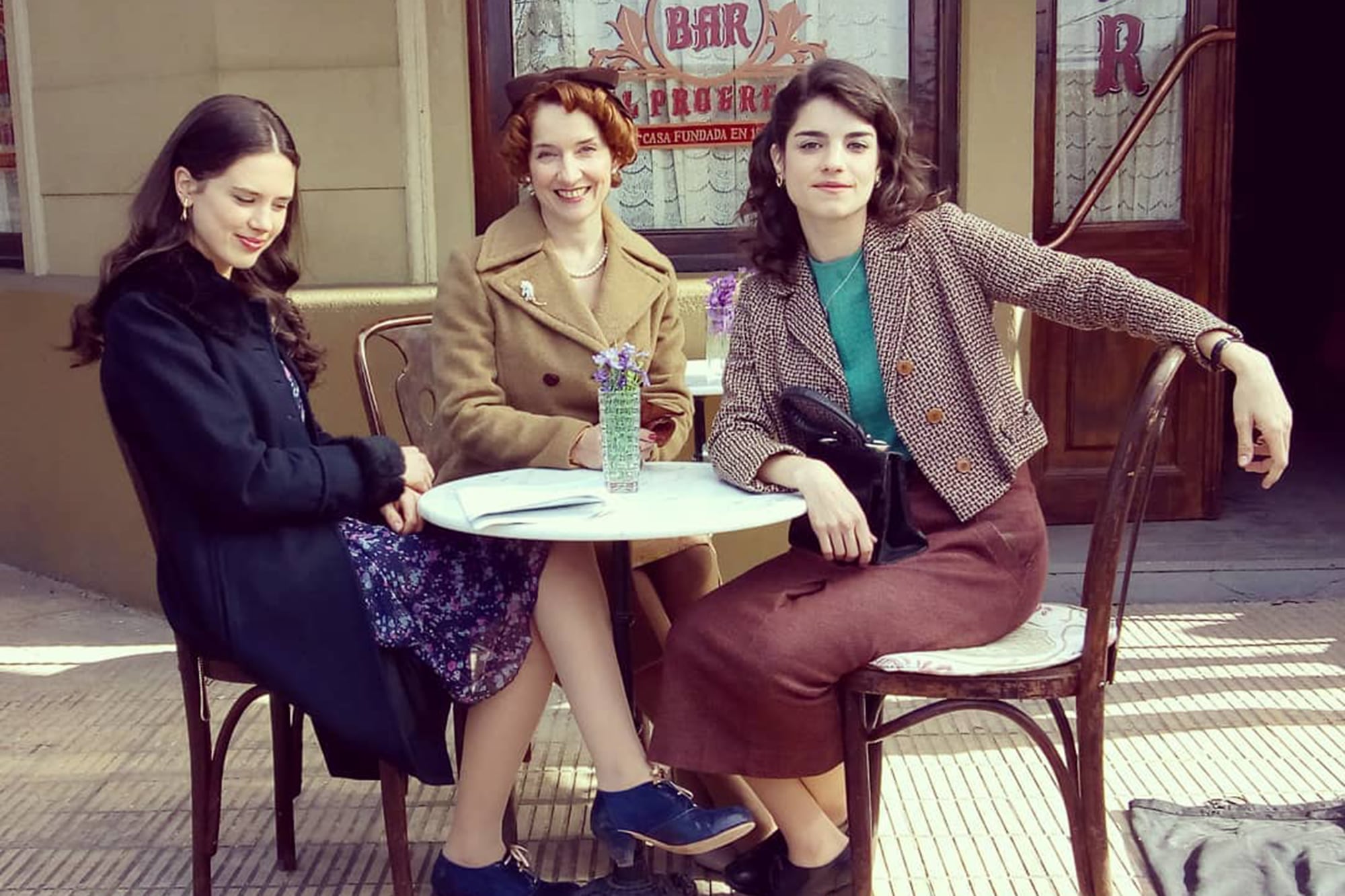 Coni Marino junto a Delfina Chaves y Malena Sánchez en una escena de Argentina, tierra de amor y venganza