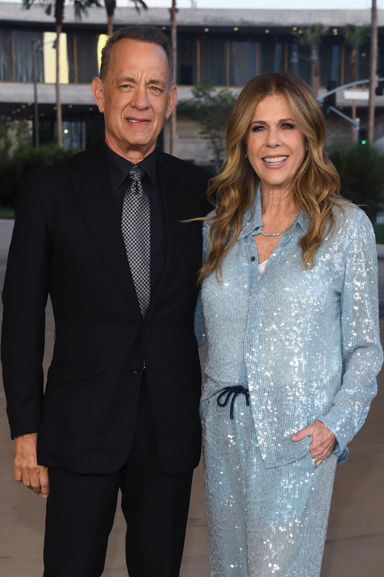 Uno de los matrimonios más estables de Hollywood (están casados
desde 1988), Tom Hanks y Rita Wilson también estuvieron presentes
en LACMA