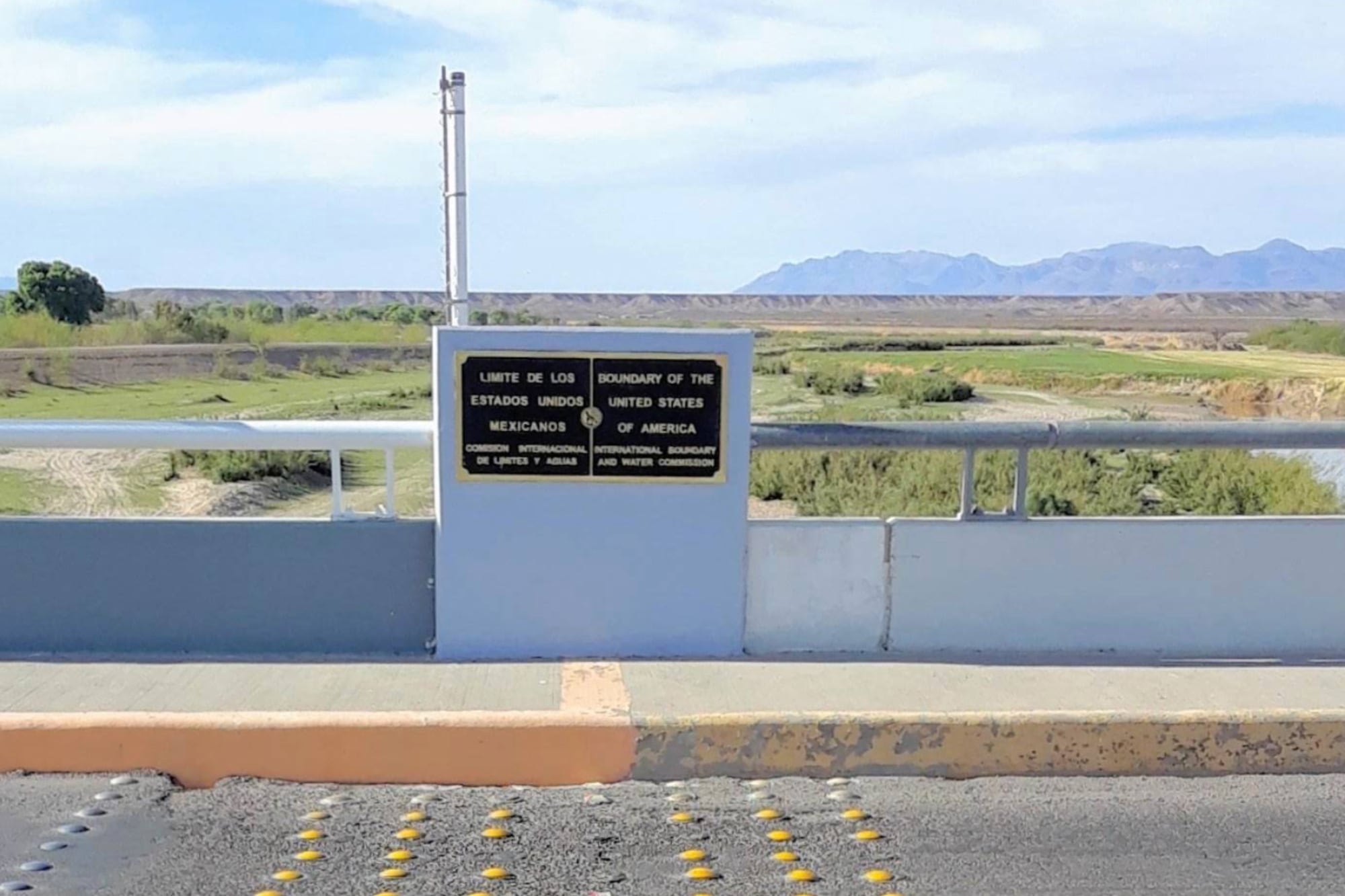El gobierno defiende el proyecto de Texas como parte de su estrategia para frenar los cruces ilegales