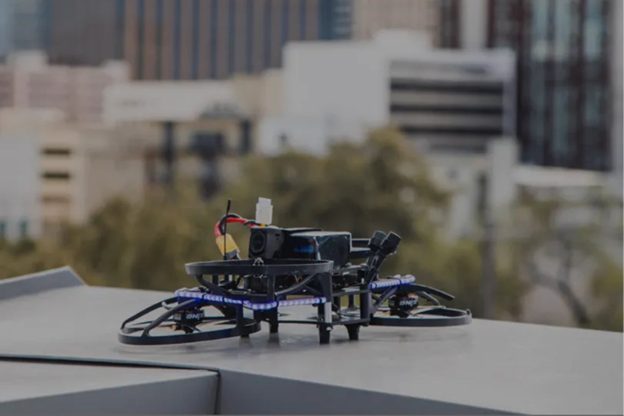 Escuelas de Florida probarán drones que lanzan gel pimienta para enfrentar a tiradores activos