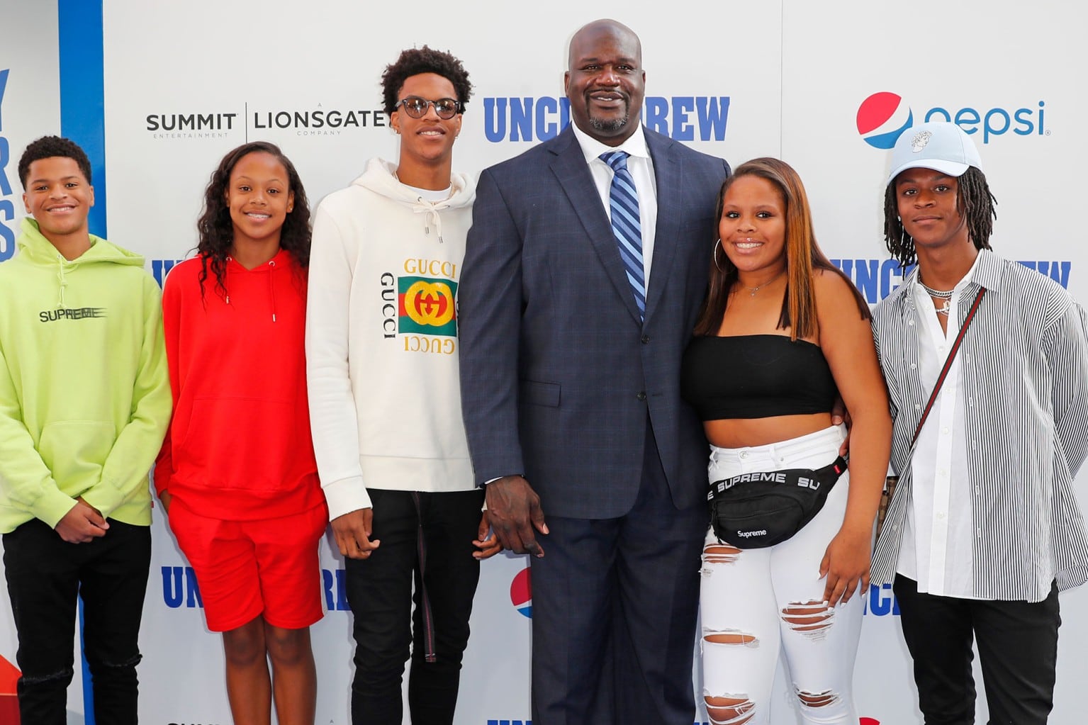 Shaquille O'Neal y cinco de sus seis hijos