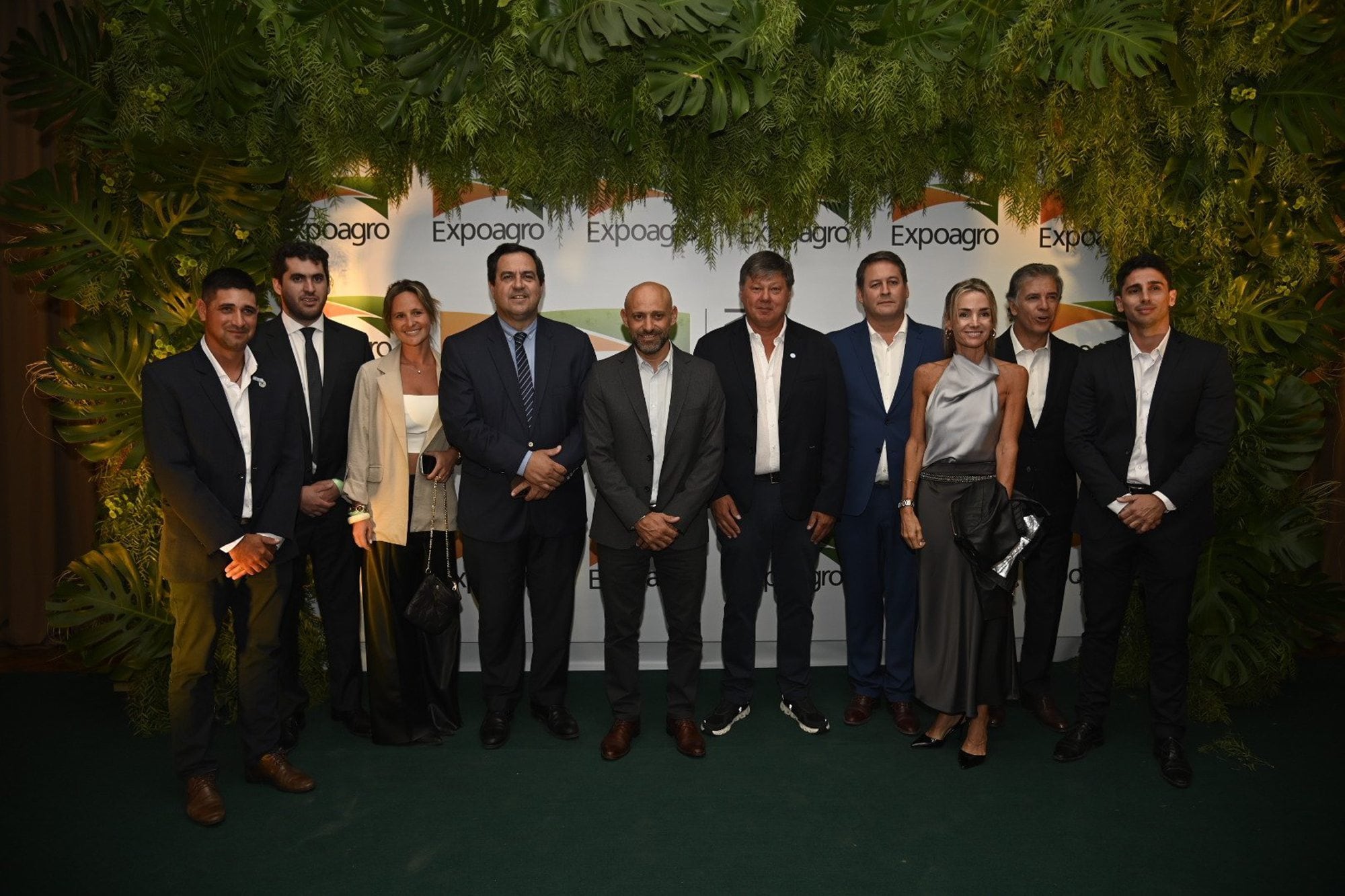 En el centro, Gustavo Puccini, ministro de Producción de Santa Fe, con su equipo y autoridades de Exponenciar