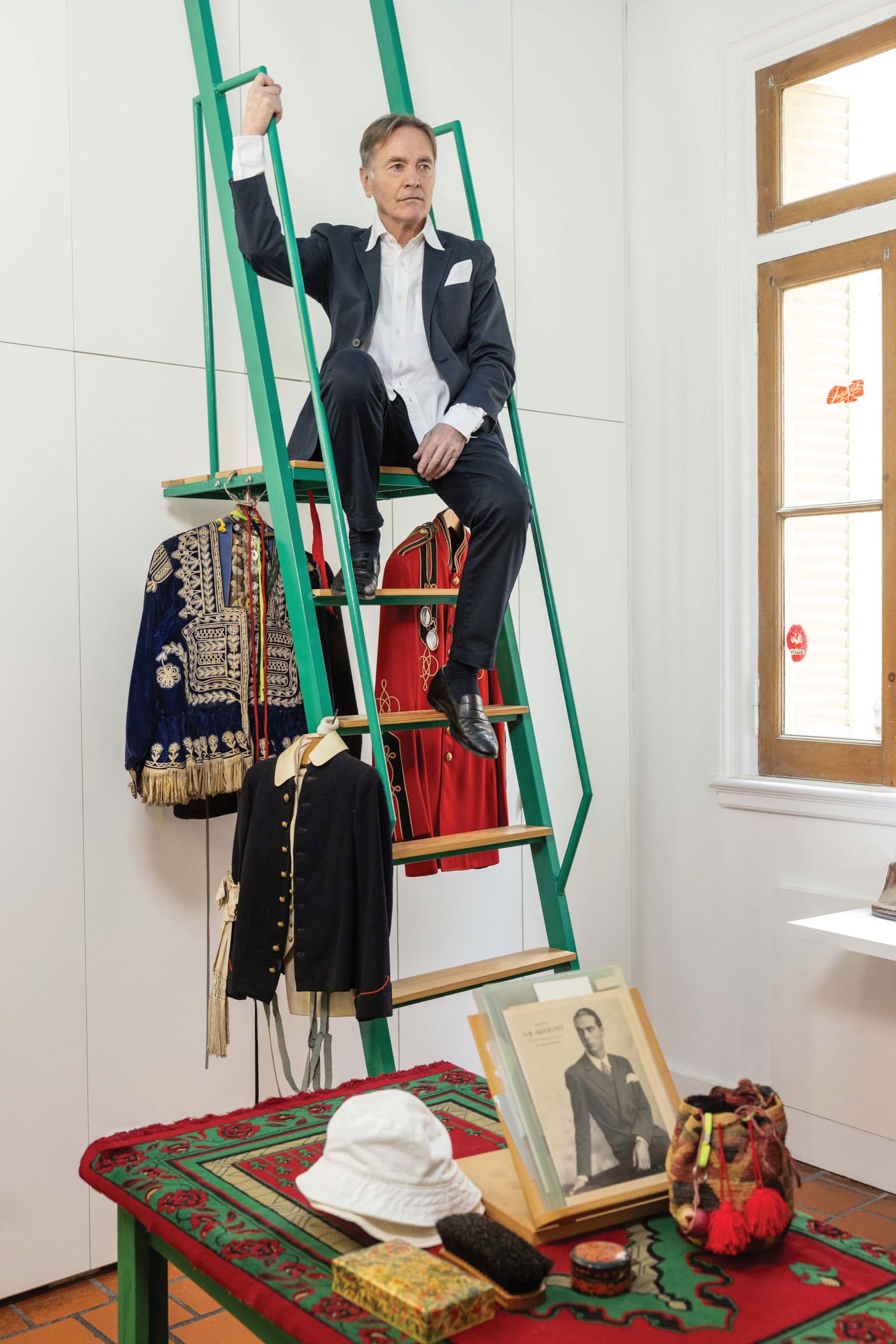 En su guardarropa hay varias “joyas” que Marcial atesora desde hace años