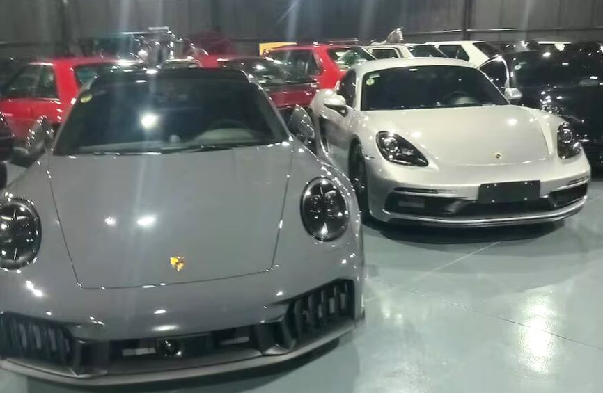 Los Porsche, en gama de grises