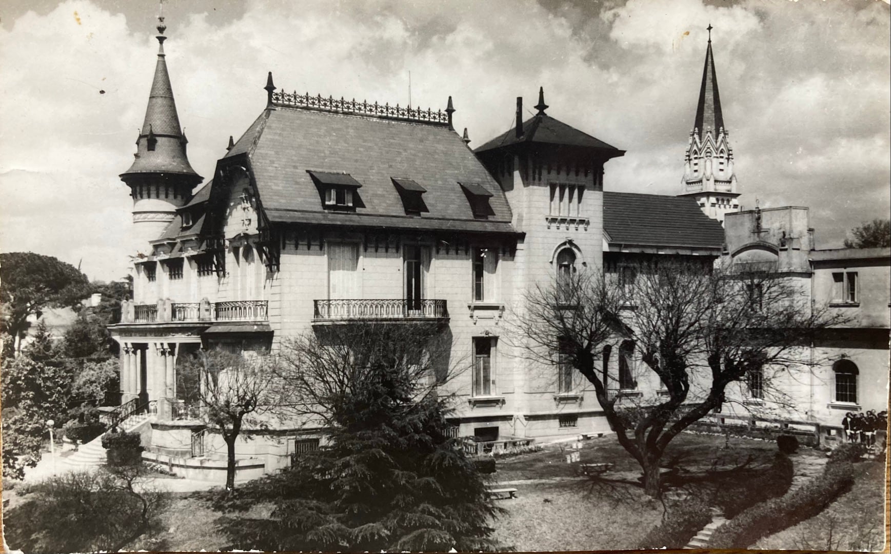 El colegio Michael Ham mantiene su castillo original y su capilla