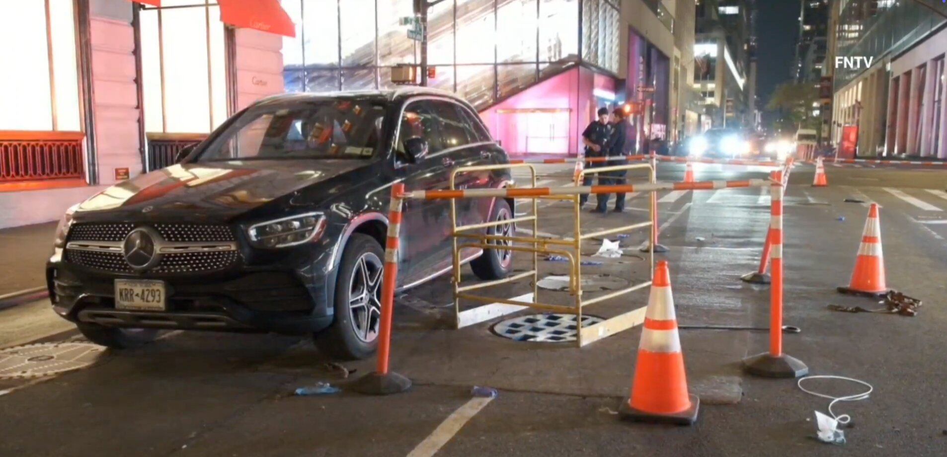 Bajó de su camioneta en pleno Manhattan, cayó por la boca de una alcantarilla abierta y murió