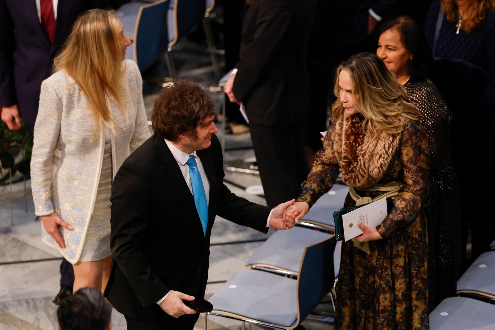 Javier Milei llegó a la ceremonia de entrega del Premio Nobel de la Paz a María Corina Machado en el Ayuntamiento de Oslo, Noruega, acompañado por su hermana, Karina Milei