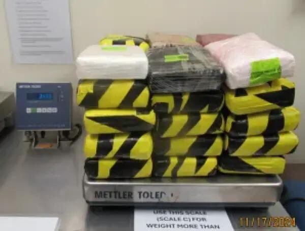 Los agentes de CBP descubrieron 35,08 kilogramos de supuesta cocaína en un control fronterizo.