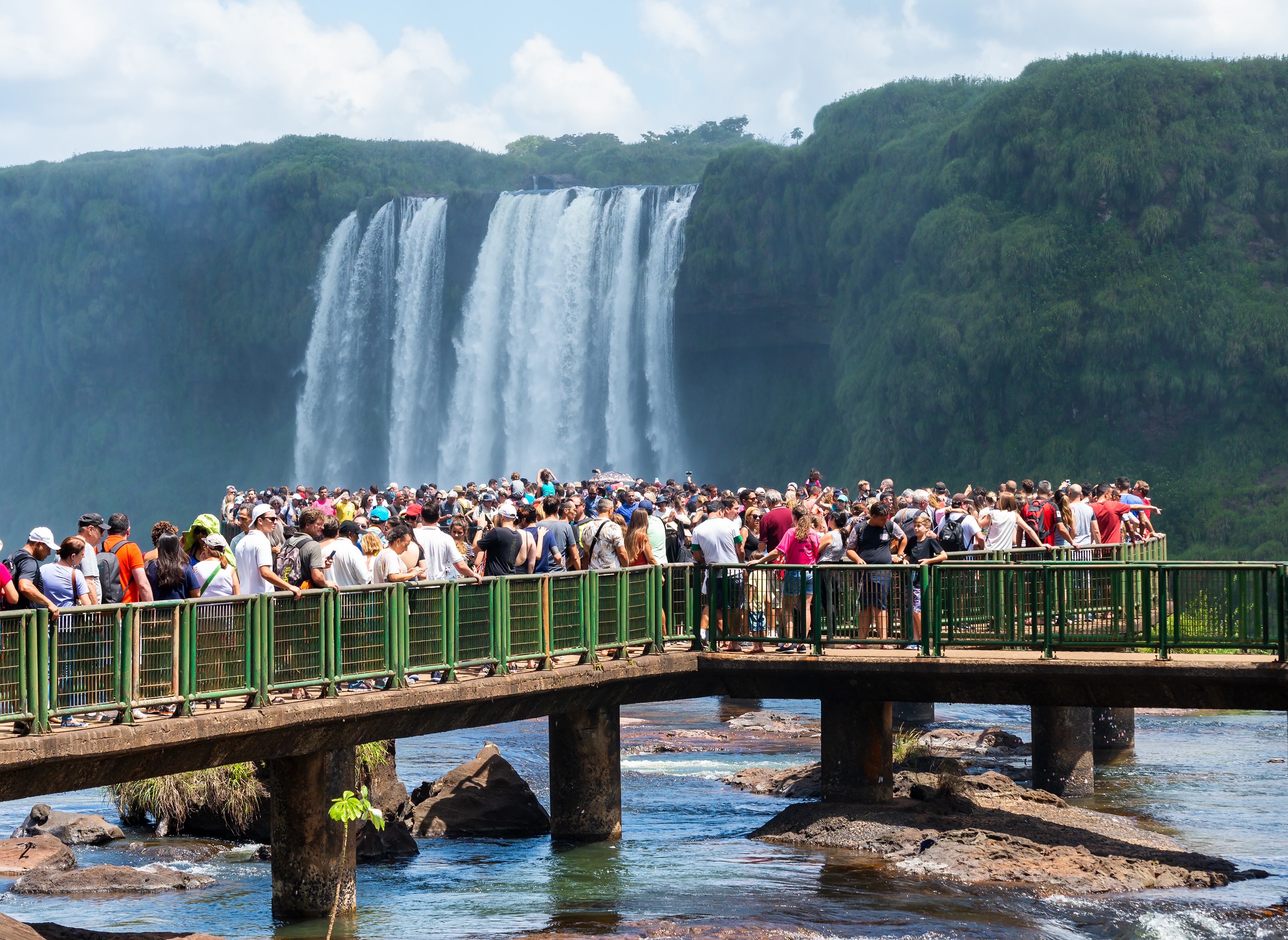 TikTok se transformó en una herramienta valiosa a la hora de organizar un viaje, sobre todo para descubrir rutas alternativas a las clásicas, pero siempre está el riesgo de ser parte de un aluvión turístico que satura la infraestructura local