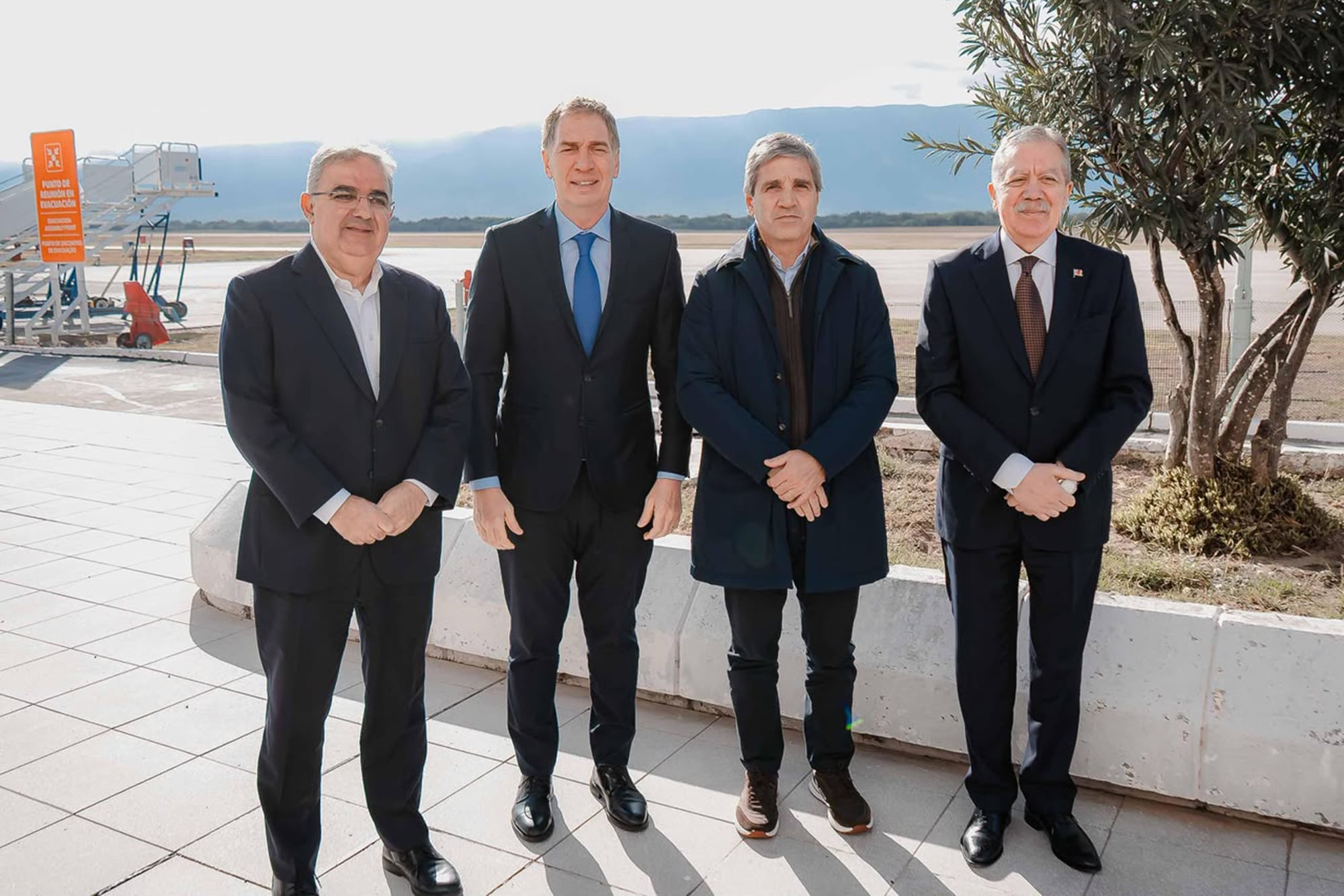 Diego Santilli y Luis Caputo se reunieron en Catamarca con el gobernador local, Raúl Jalil, y su par de Santiago del Estero, Elías Suárez