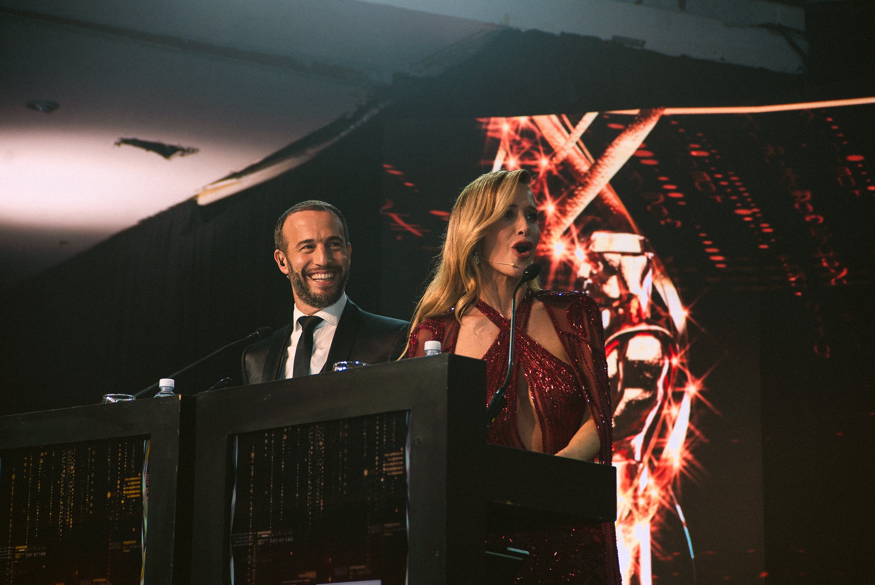 Julieta Prandi y Nacho Girón a cargo de la conducción de la gala (Foto: Prensa Aptra)