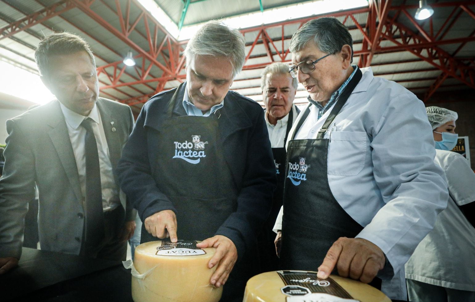 El gobernador de Córdoba en la muestra sobre lechería