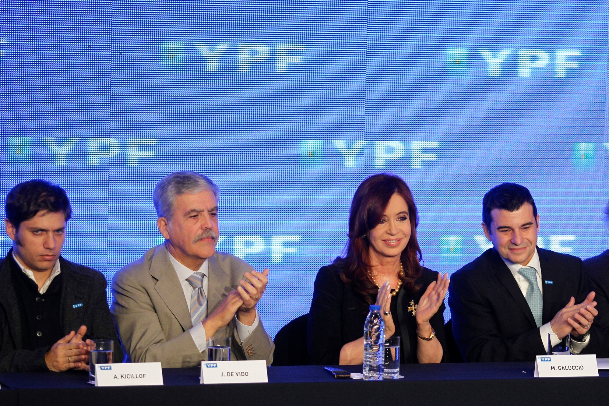Presentación del Plan Estratégico de YPF con Miguel Galuccio, Julio De Vido, Axel Kicillof y la expresidenta Cristina Kirchner en el Hotel Sheraton, el 5 de junio de 2012, luego de la estatización del 51% de las acciones de la empresa.