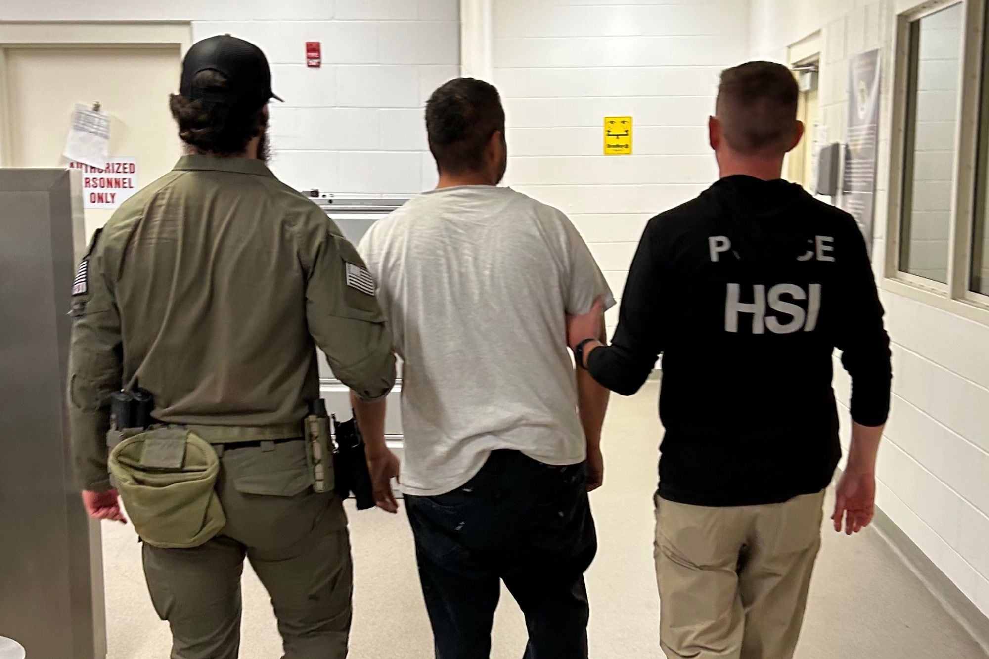 El centro detalló los derechos de los migrantes detenidos por el ICE en Florida