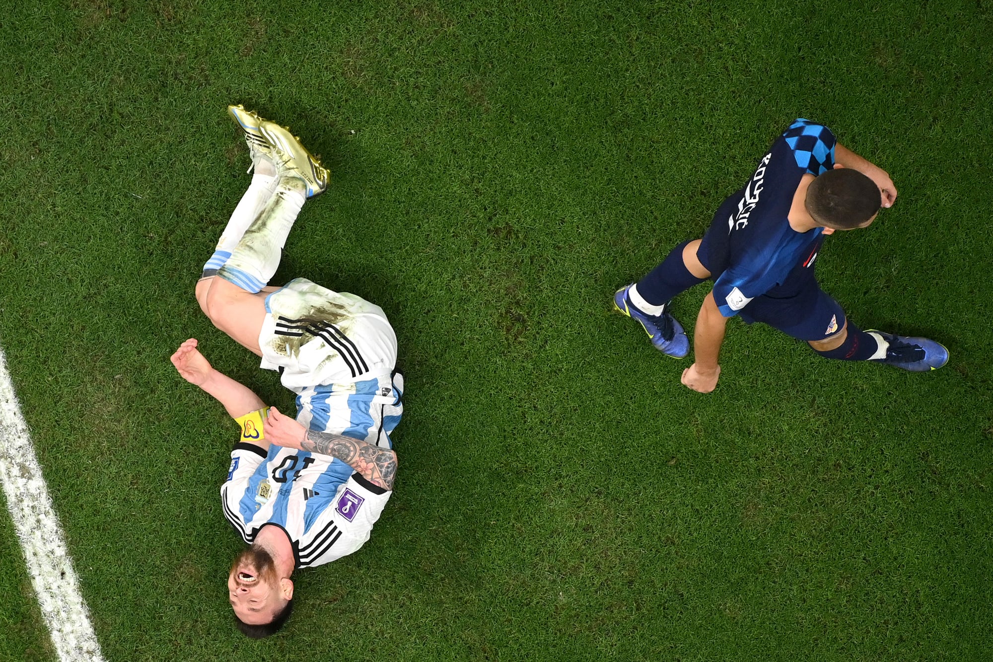13 de diciembre de 2022, Messi con la albiceleste, sobre el césped del Lusail Stadium, en Qatar; solo faltaba la gran final