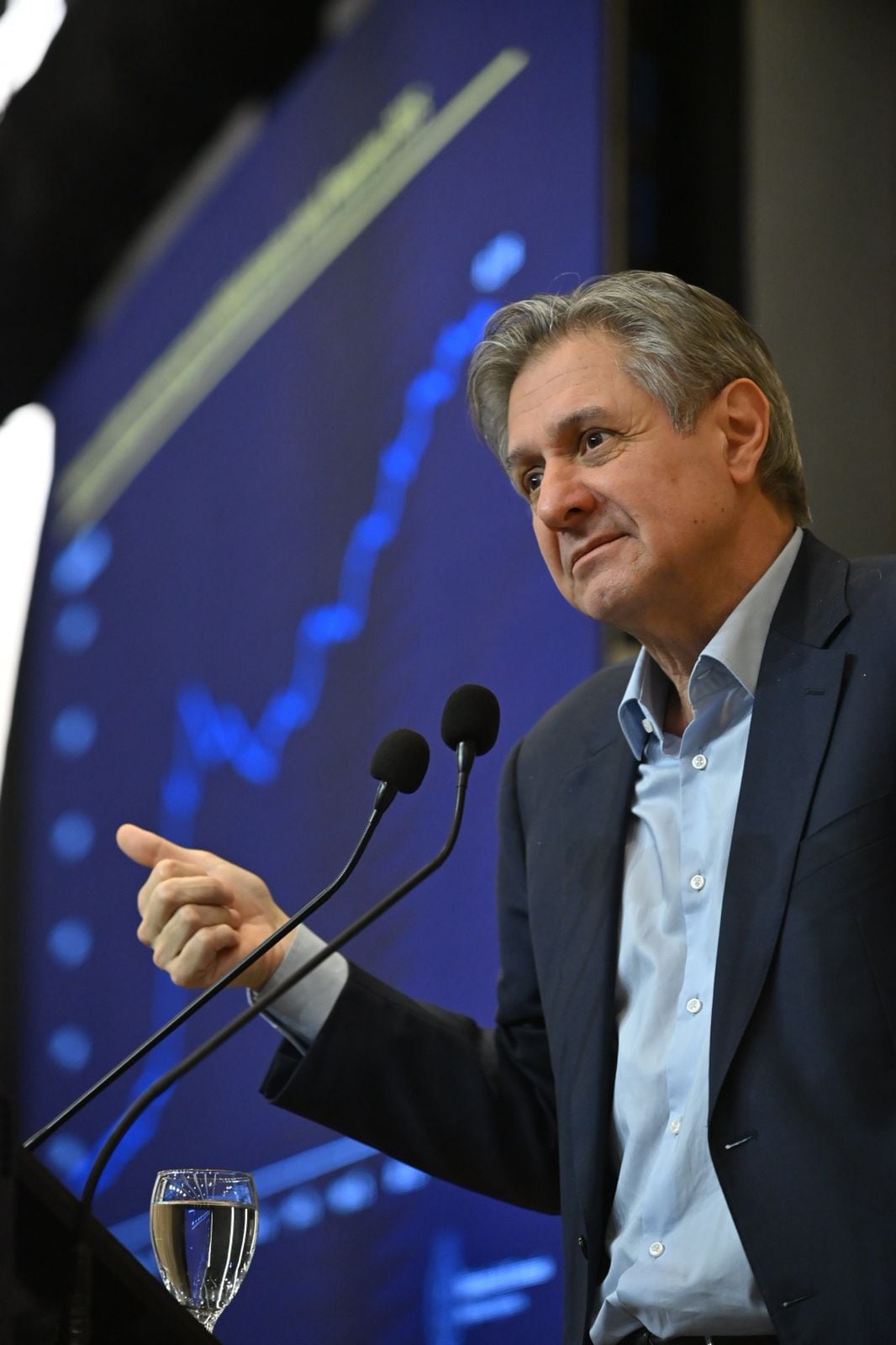 José Luis Daza sobre el dólar: “No inviten a una devaluación para salvar su negocio” Daza resaltó que el país está “ante una verdadera avalancha de inversión extranjera que todavía no se materializa”.