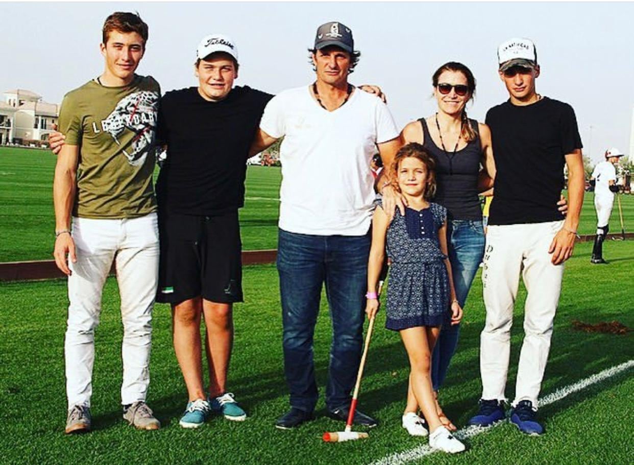 Otro recuerdo de años atrás, de la familia completa: Barto, Benicio, Lolo, Lola (es la menor de la casa), Camila y Jeta.