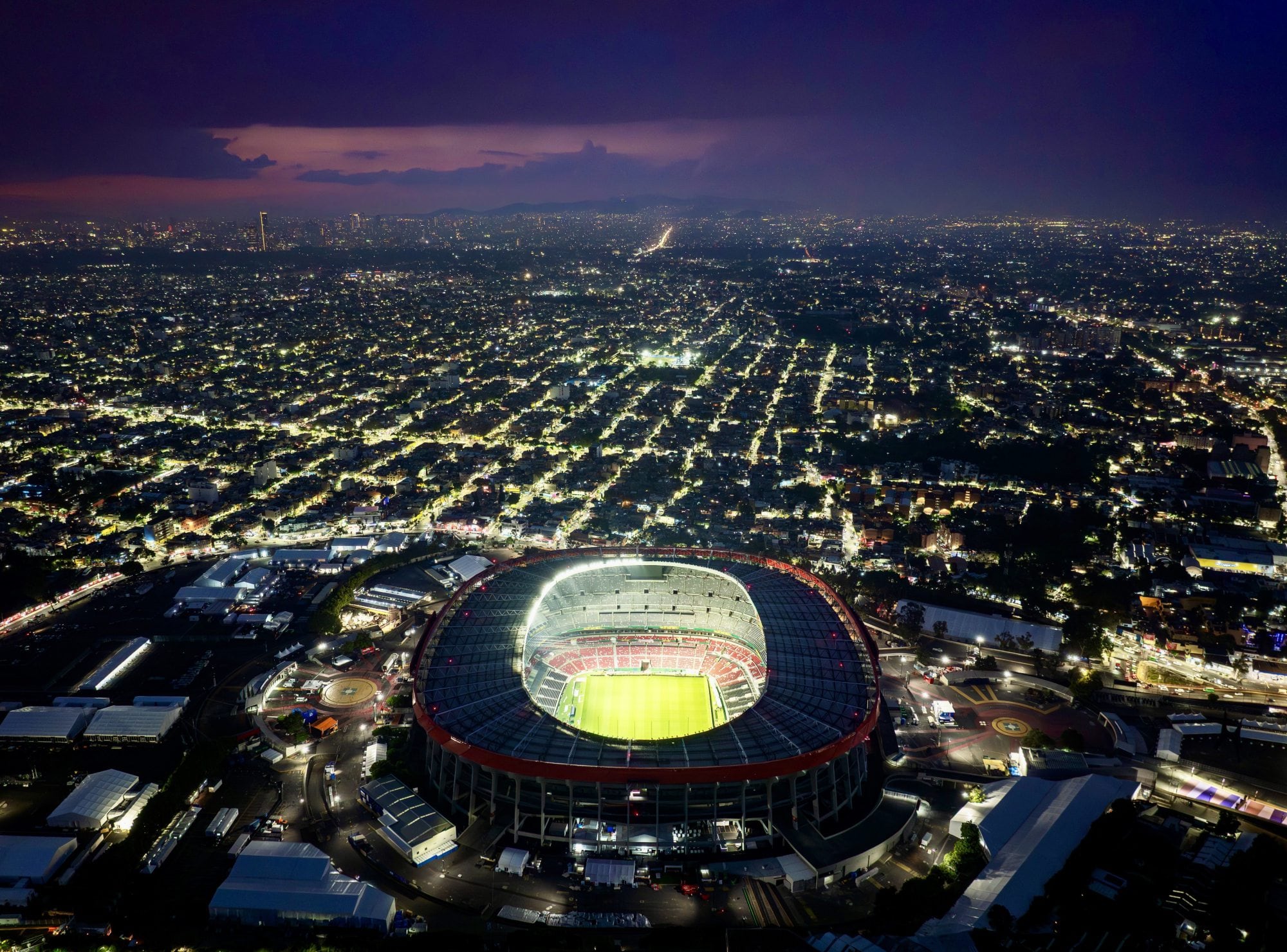 (260602) -- CIUDAD DE MEXICO, 2 junio, 2026 (Xinhua) -- Vista aérea tomada con un dron el 1 de junio de 2026 del simbólico Estadio Azteca de la Ciudad de México, que será anfitrión del partido inaugural de la Copa Mundial de la FIFA 2026 el 11 de junio, en la Ciudad de México, capital de México. (Xinhua/Li Muzi) (jg) (vf)