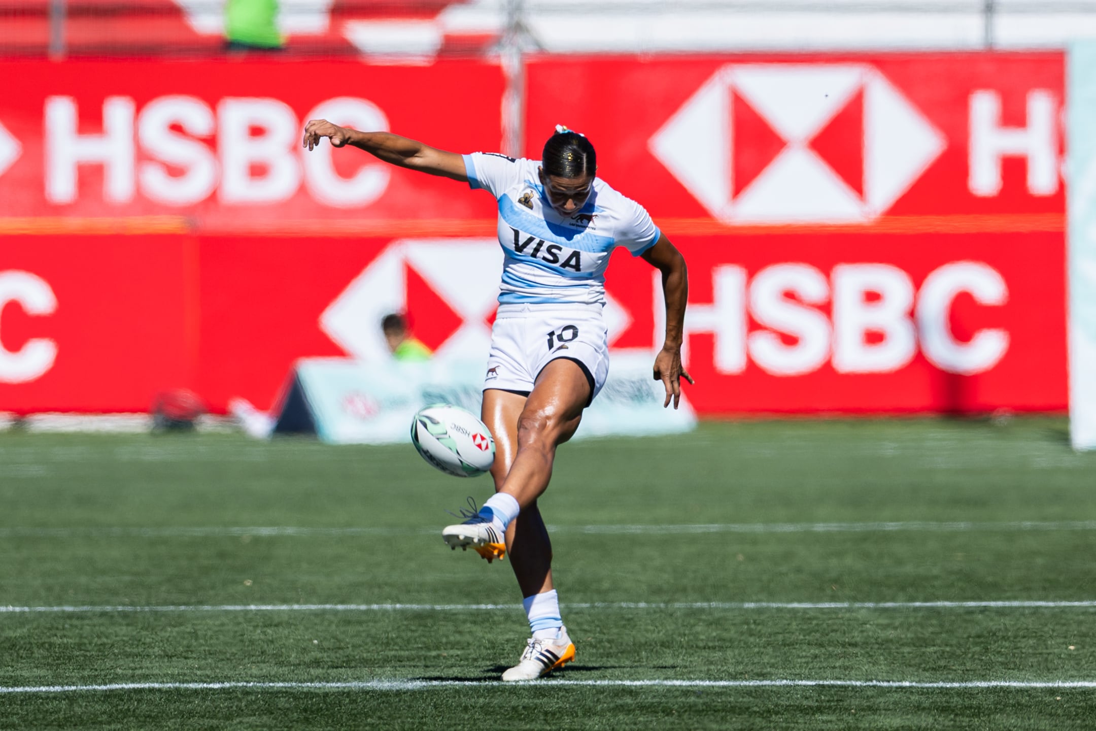 La patada de Sofía González (Photo by Enzo Santos / World Rugby)