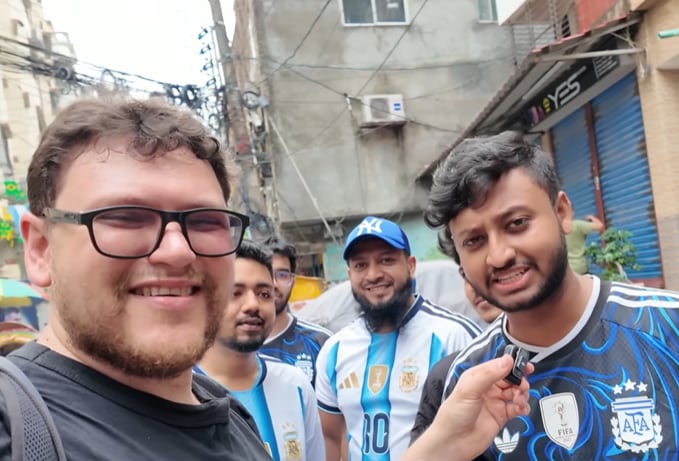 Así vive un youtuber argentino el Mundial en Bangladesh: "Es una locura"