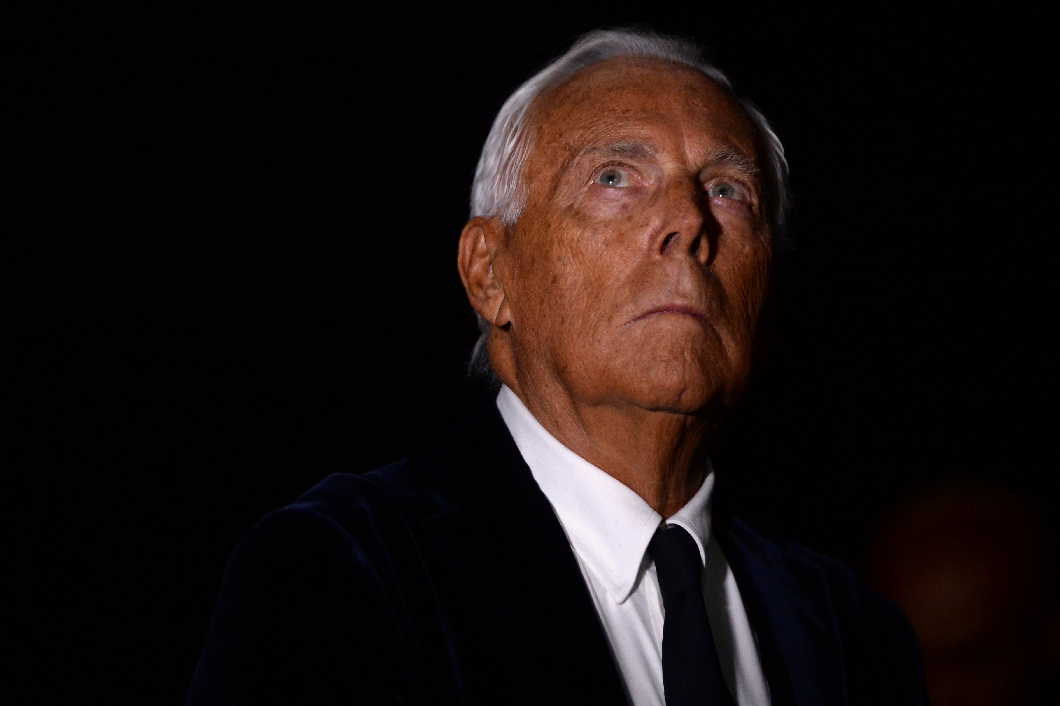 Giorgio Armani falleció el 4 de diciembre de 2025, cuatro días después de que el galés marca asu primer gol con Pumas (Foto AP/ Pavel Bednyakov, File)