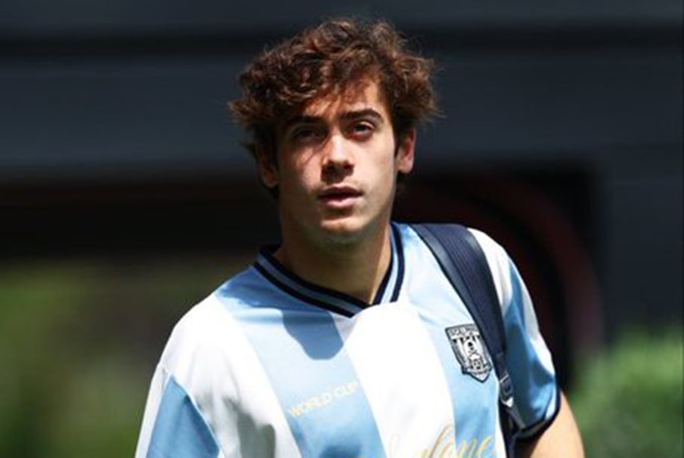 Franco Colapinto llegó a Cataluña con una camiseta especial de la selección argentina