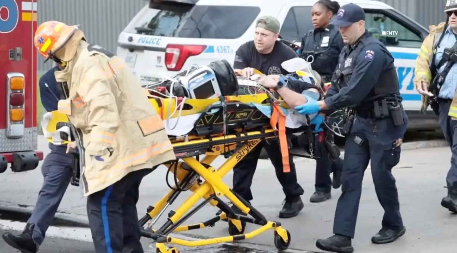 Los Bomberos de NUeva York en Staten Island. Foto: FNTV