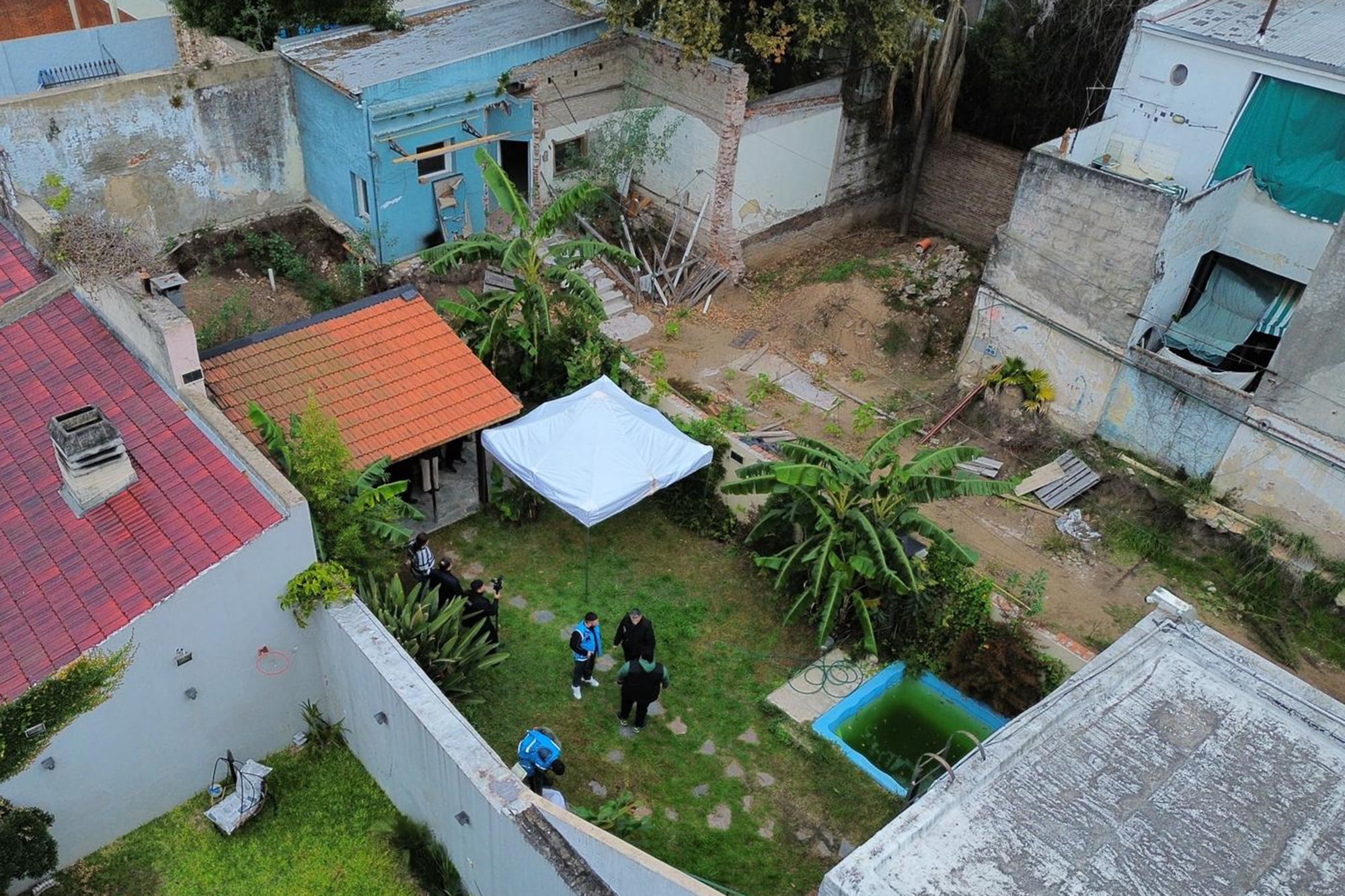 Comenzaron las excavaciones en el terreno de la casa de la familia Graf