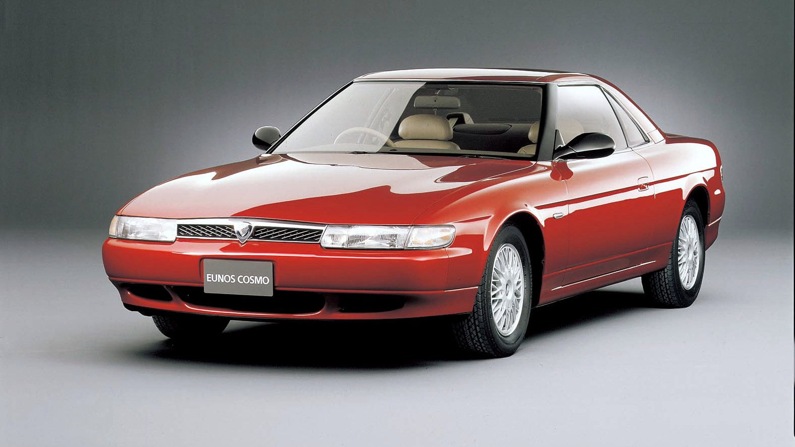 Fueron pioneros y revolucionaron la industria: desde el primer SUV hasta el modelo que debutó en los deportivos 11 Mazda Eunos Cosmo, pionero en incluir GPS