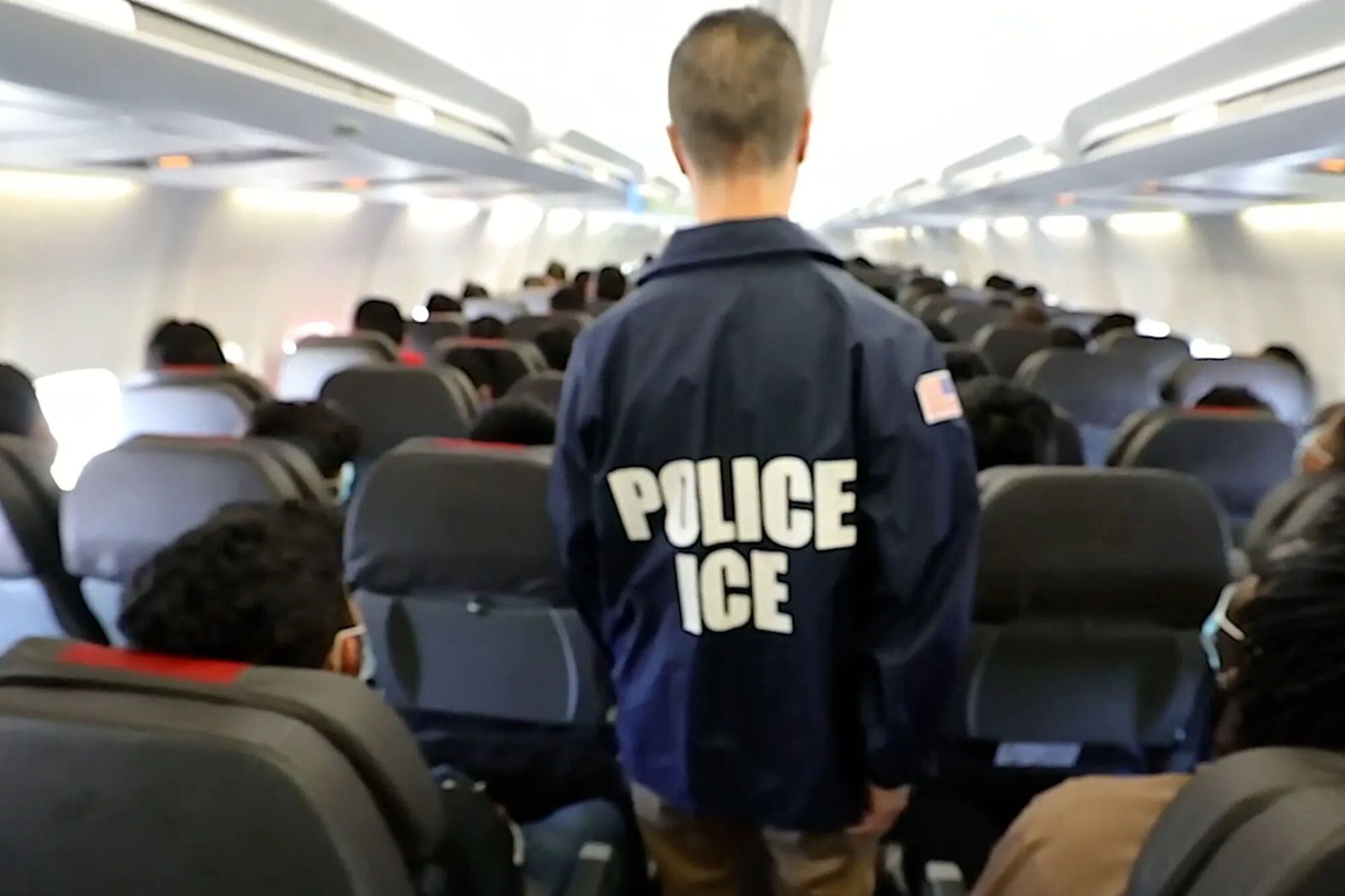 Durante décadas, los cubanos tuvieron protecciones migratorias que otros países no; en 2025, el gobierno de Trump deportó a más de 1600 inmigrantes a la isla