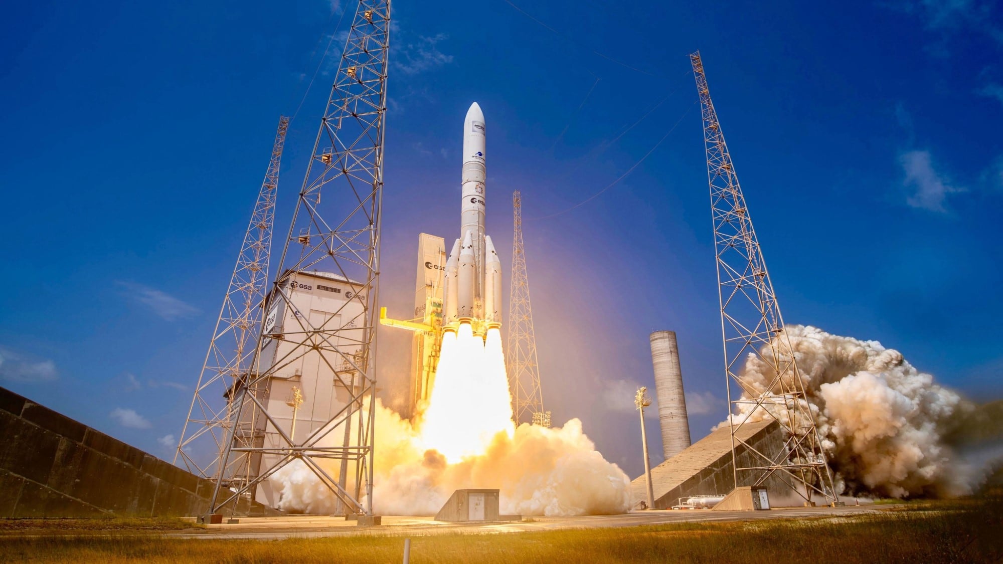 Amazon ya tiene 396 satélites en órbita y lanzará su servicio de internet este año, que compite con Starlink