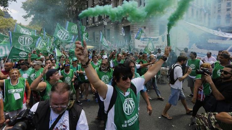 El Gobierno cerró la paritaria estatal, que impacta en los sueldos de los funcionarios: UPCN aceptó y ATE no