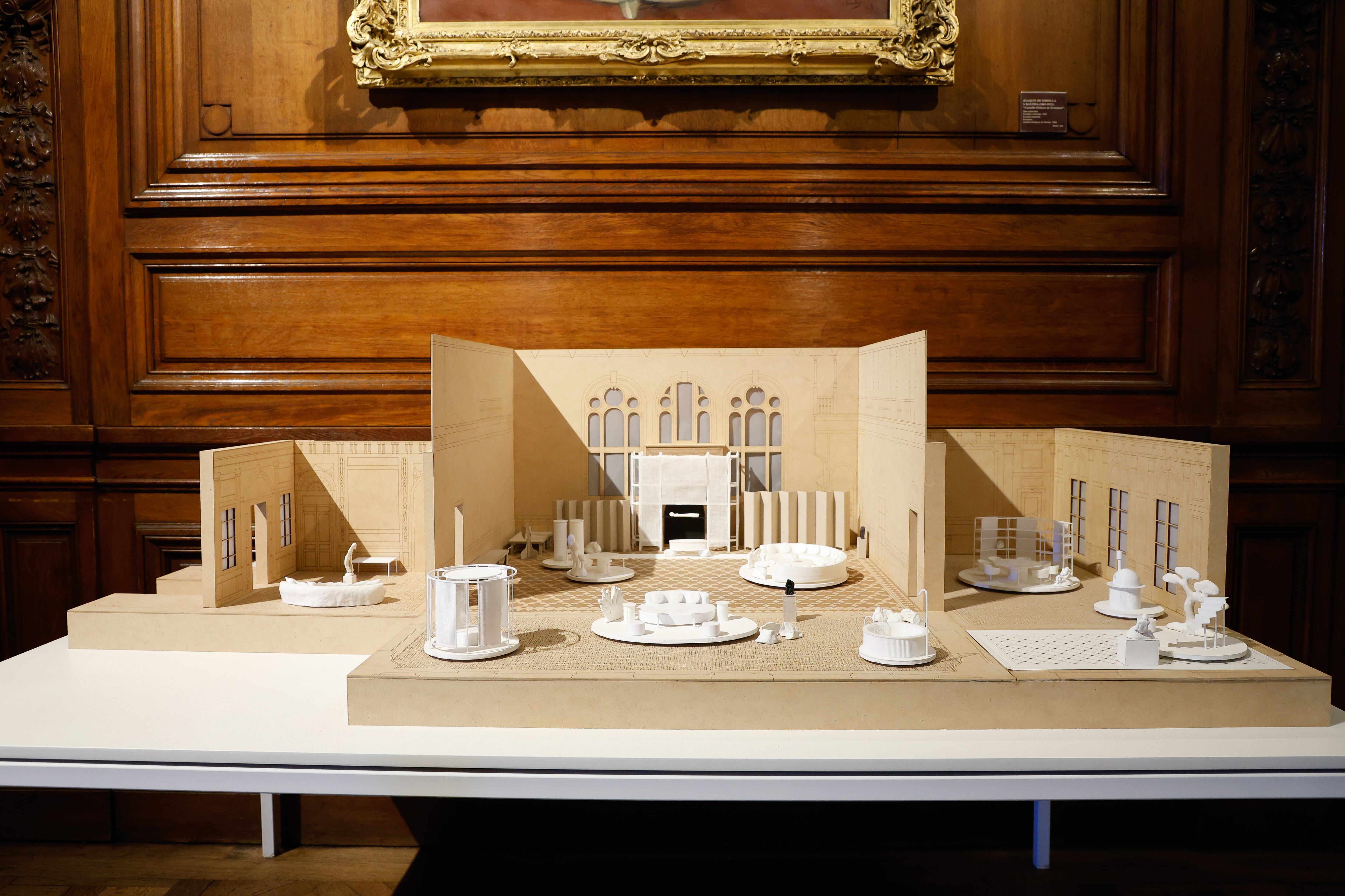 Una maqueta da la bienvenida y permite una primera visión completa de este proyecto creado en 2005 por el Arq. Pablo Sánchez Elía y Laura Orcoyen que hoy escala en la muestra El fin es el principio