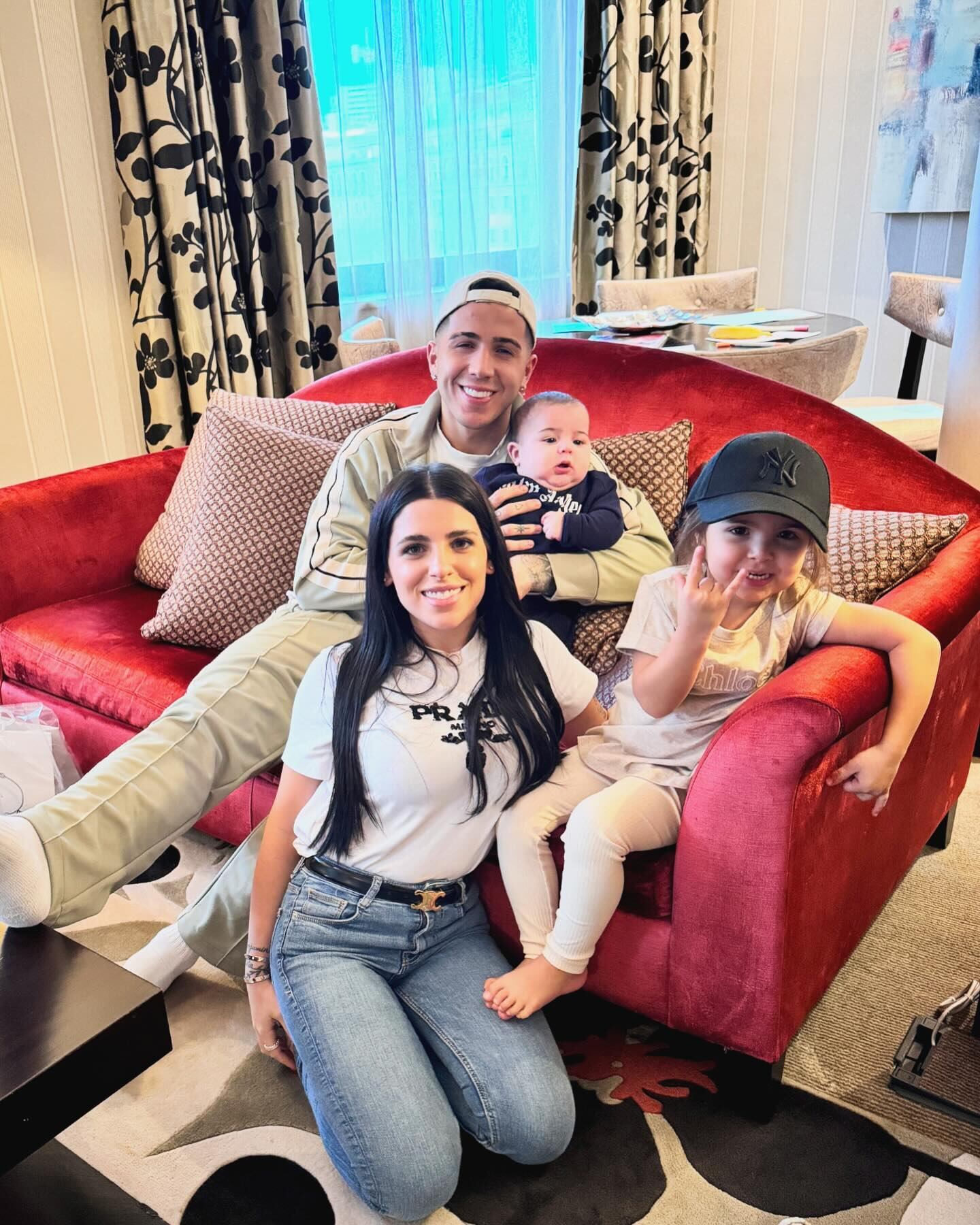 Enzo Fernández y Valentina Cervantes tienen dos hijos en común Olivia (4) y Benjamín (1) (Foto: Instagram @valucervantes)