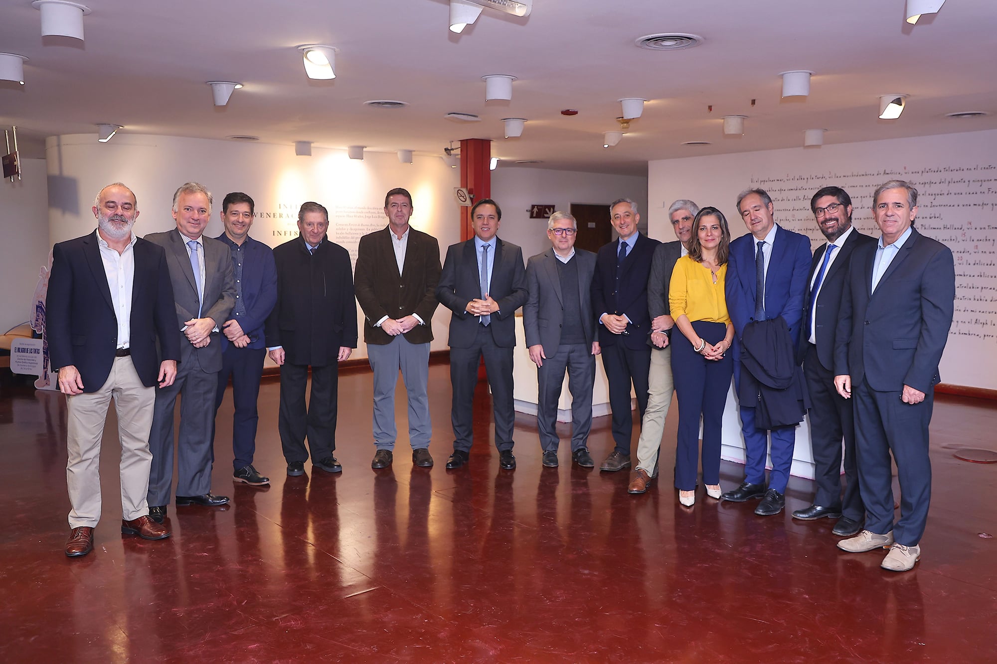 En fotos. El Dr. Juan Carlos Maqueda recibió la Pluma de Honor de la Academia Nacional de Periodismo 53 Representantes de la Redacción de LA NACION presentes en la entrega de la Pluma de Honor: Diego Japas, Jorge Martínez Carricart; Federico Águila, el Dr. José Claudio Escribano y Gastón Roitberg, junto a José del Rio, Jorge Liotti, Luciano Román, Martín Rodríguez Yebra, Carla Quiroga, Diego Cabot, Ignacio Federico y Carlos M. Reymundo Roberts