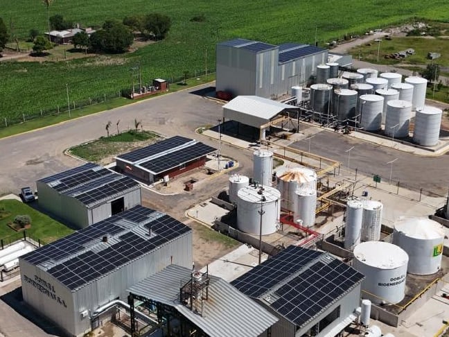 “Es economía circular porque en la planta de oleínas usamos como materia prima los desechos de la industria aceitera (gomas y borras) y algunos de la del biodiésel”, explicó a LA NACION el director de la compañía, Marcelo Kusznierz