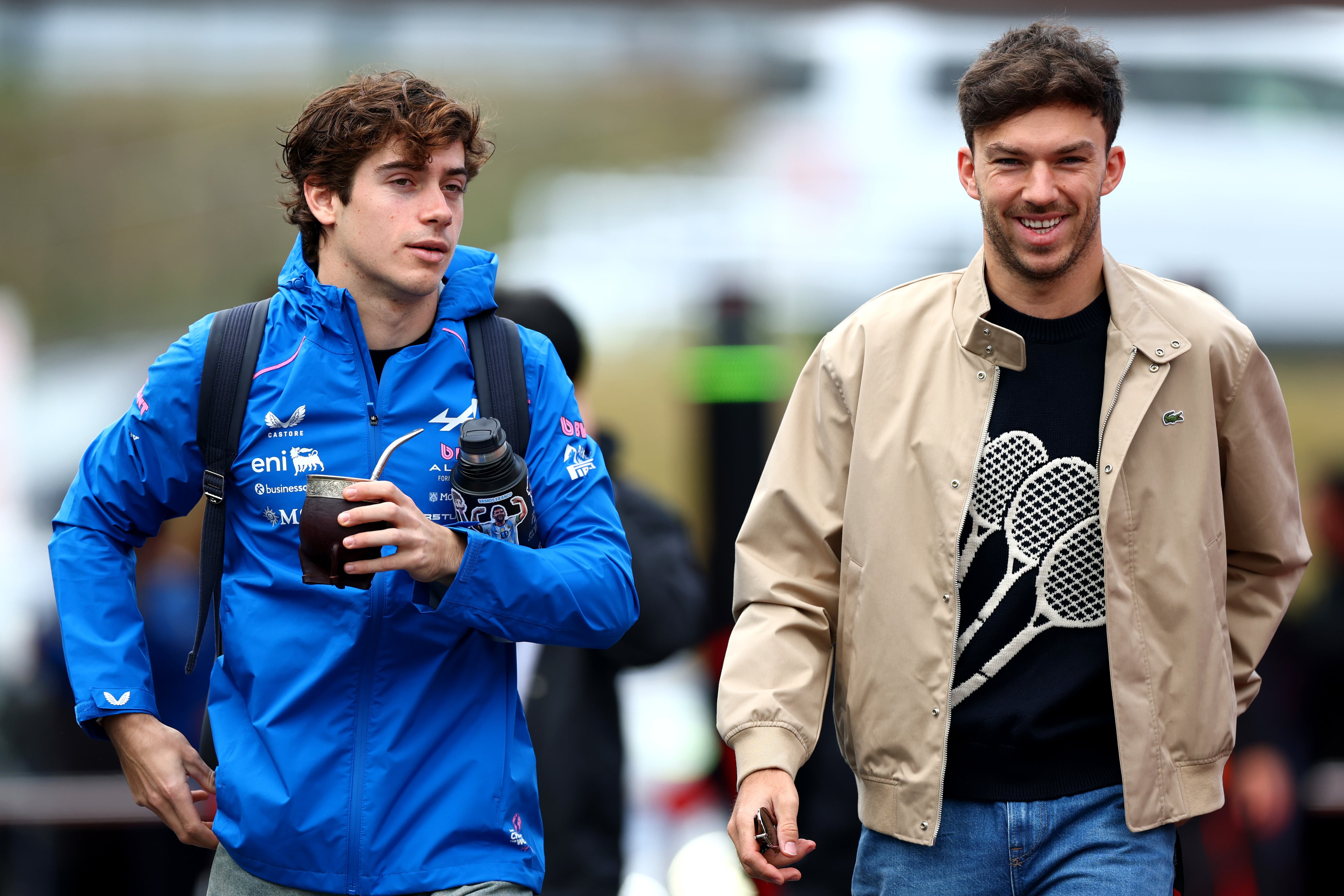 Franco Colapinto y Pierre Gasly, los pilotos de Alpine, llegan al autódromo de Suzuka, donde la Fórmula 1 desarrolla su tercera fecha; el argentino debe acercarse en rendimiento al francés.